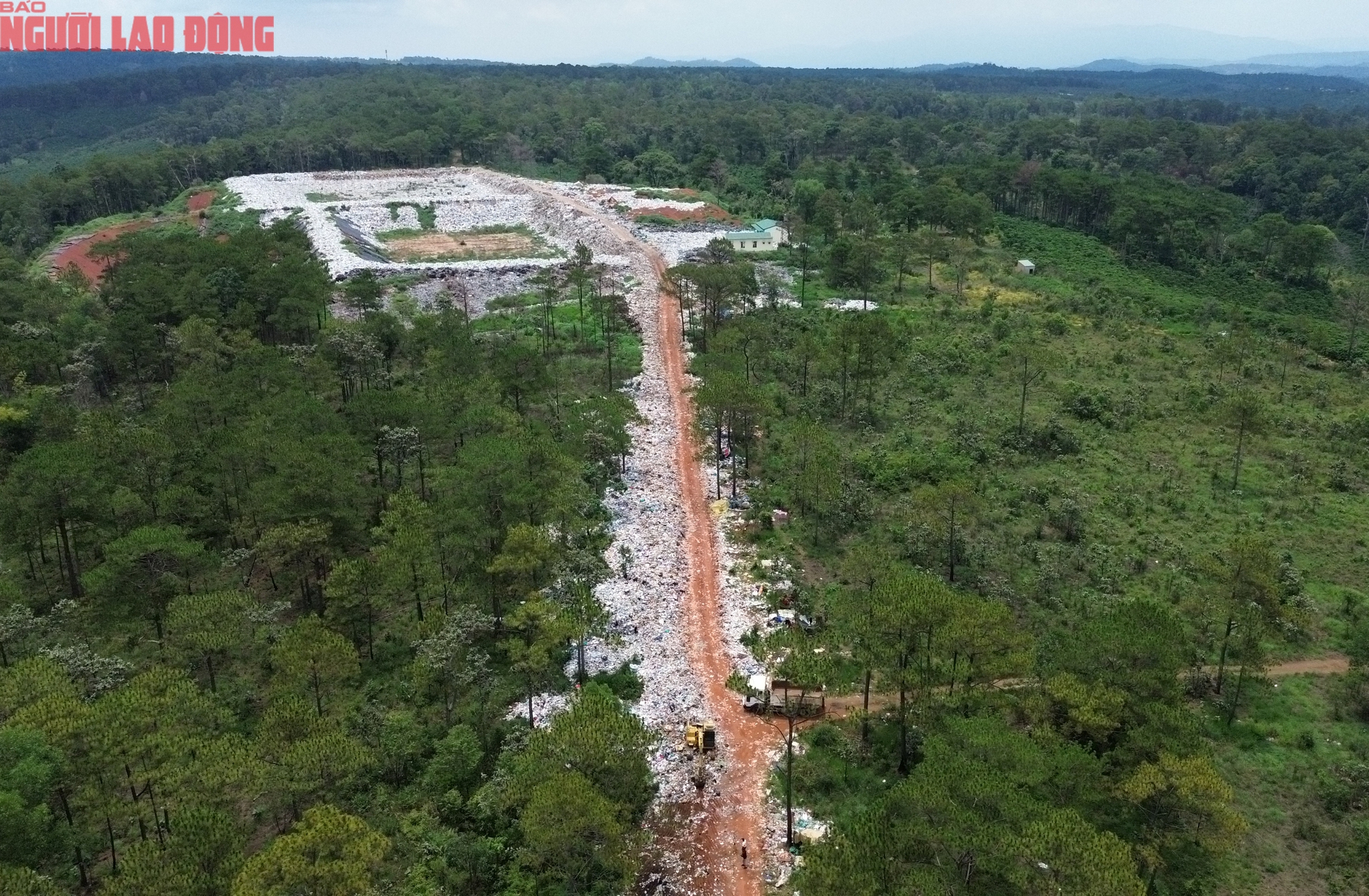 Người d&acirc;n bức x&uacute;c v&igrave; r&aacute;c thải "bao v&acirc;y" khắp nơi - Ảnh 11.