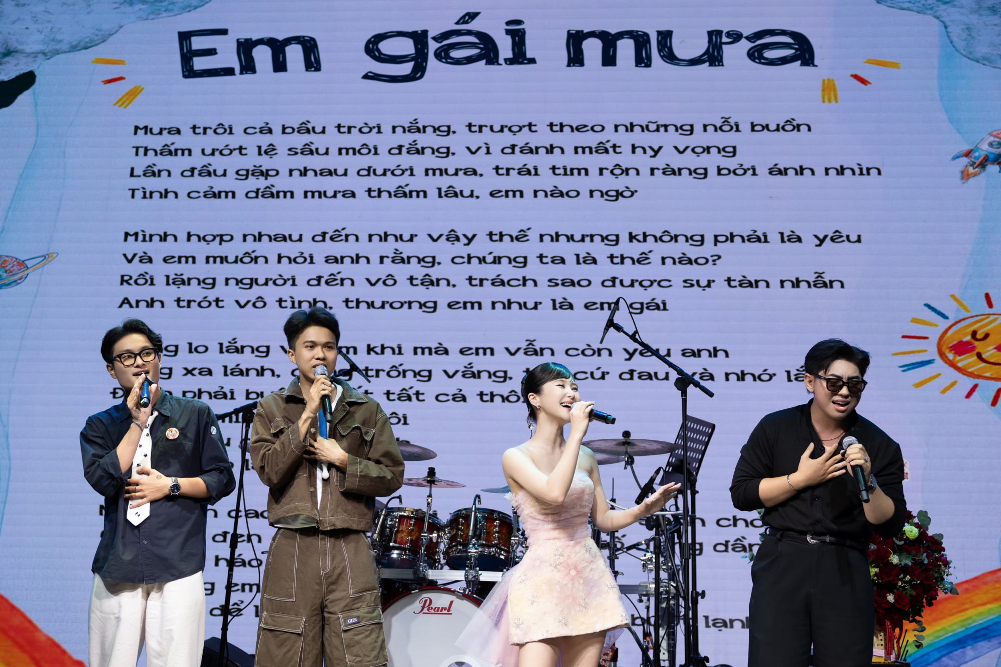 Khoảnh khắc tinh tế của Hương Tràm khi hỗ trợ khán giả cầu hôn  - Ảnh 6.