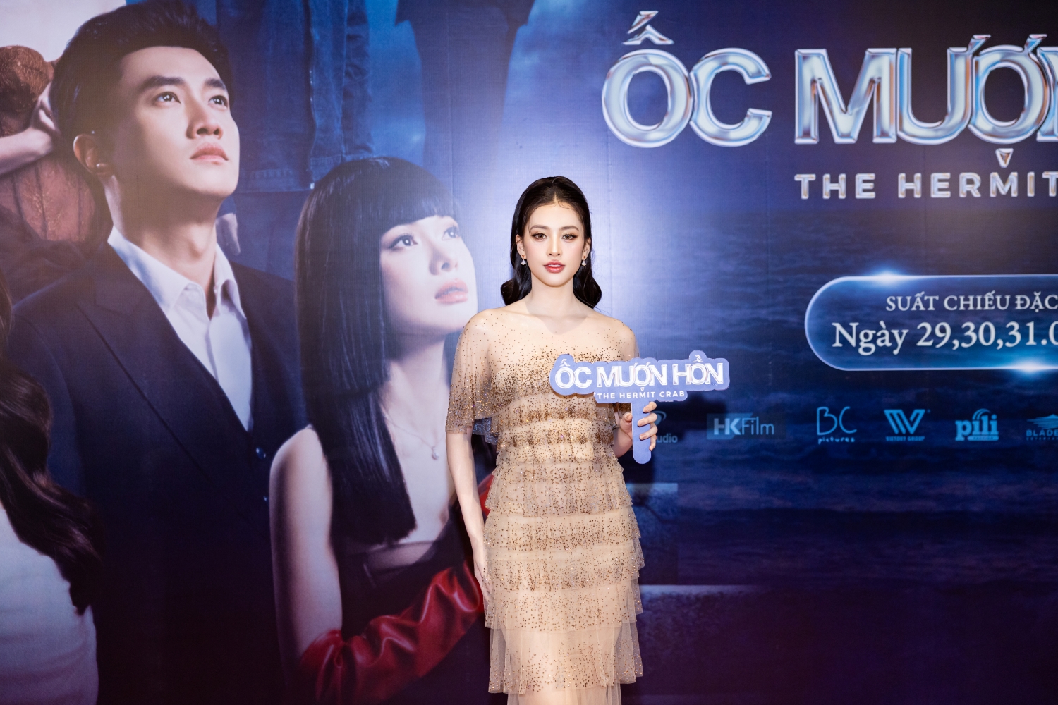 Hoa hậu Tiểu Vy muốn là bông hoa đang tỏa hương - Ảnh 1.