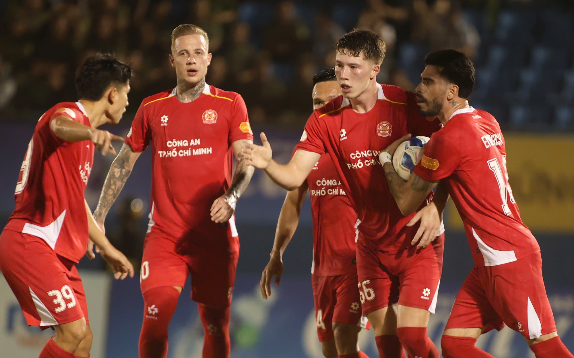 V-League và những gam màu đối lập - Ảnh 2.
