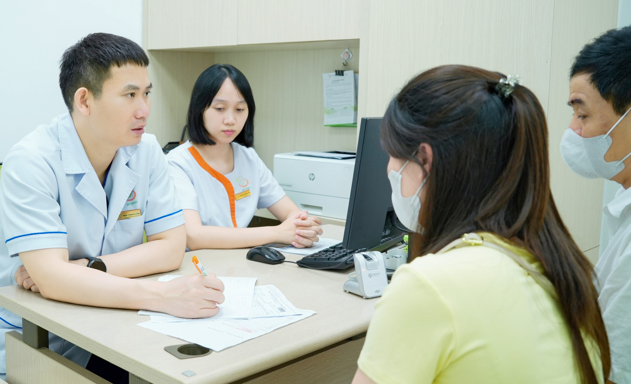 Cơ hội cho các cặp vợ chồng hiếm muộn, khó khăn làm IVF miễn phí - Ảnh 1.