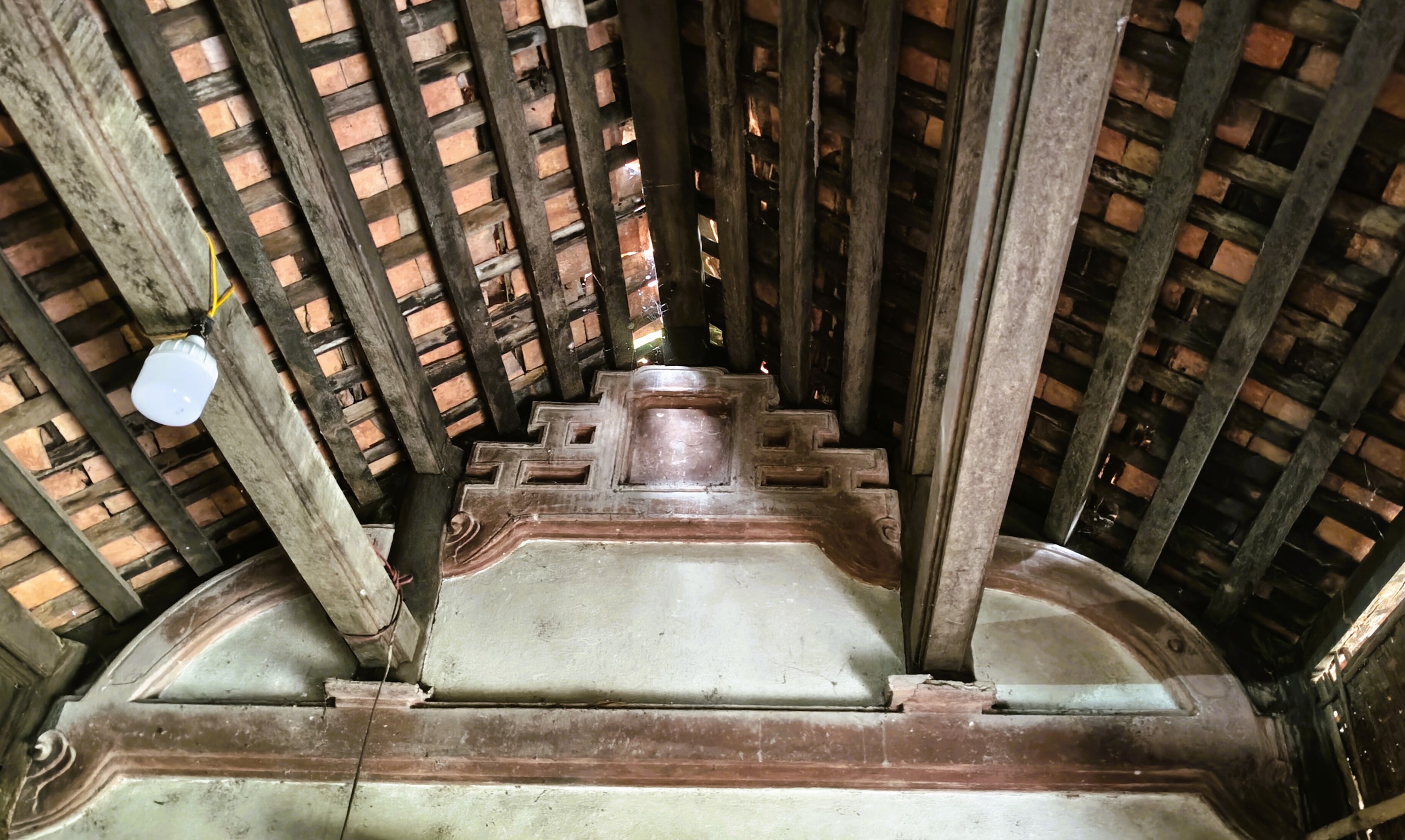 Ng&ocirc;i nh&agrave; cổ bằng gỗ lim độc đ&aacute;o ở xứ Thanh - Ảnh 5.
