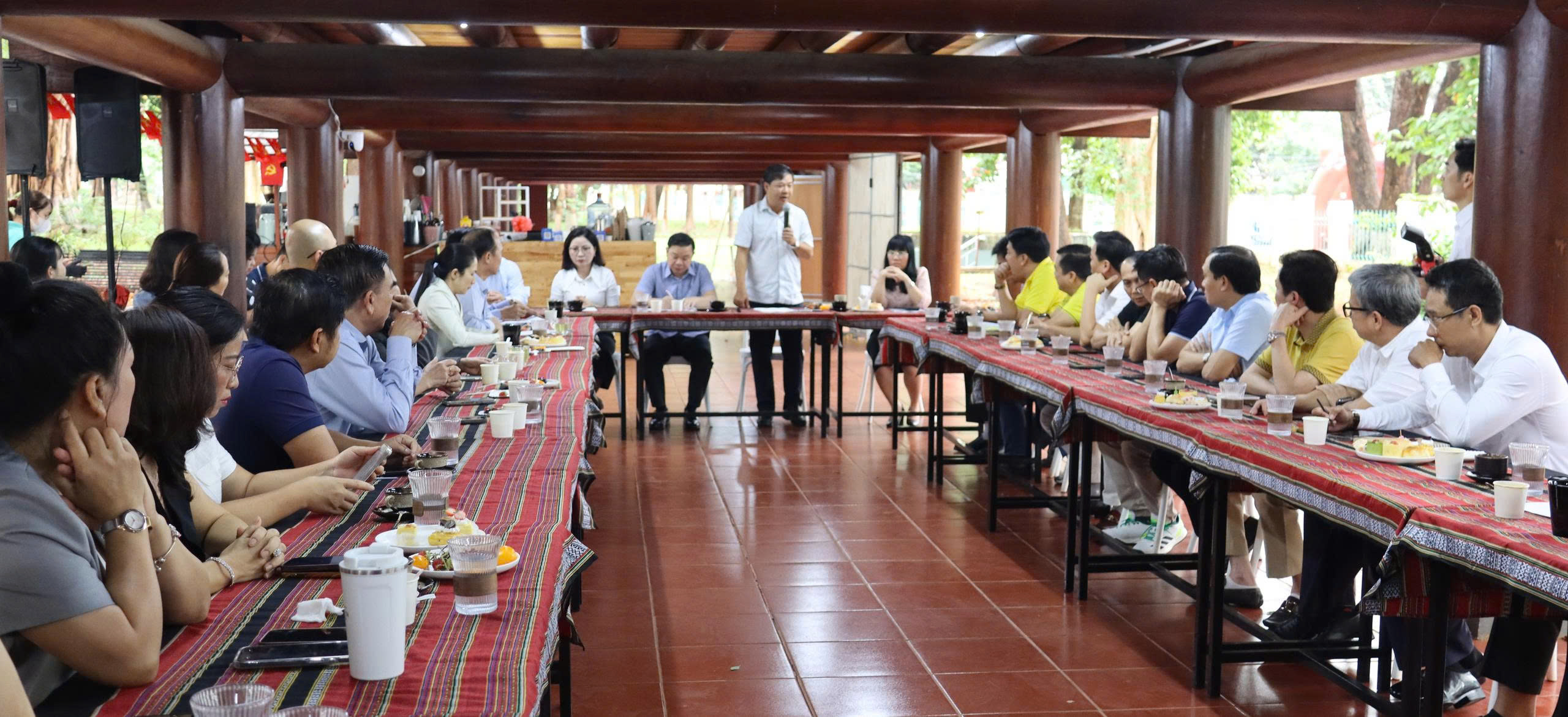 Bí thư tỉnh ủy Đắk Lắk Kêu gọi đầu tư 219 dự án Tại Cà phê doanh nhân 2026 - Ảnh 1.