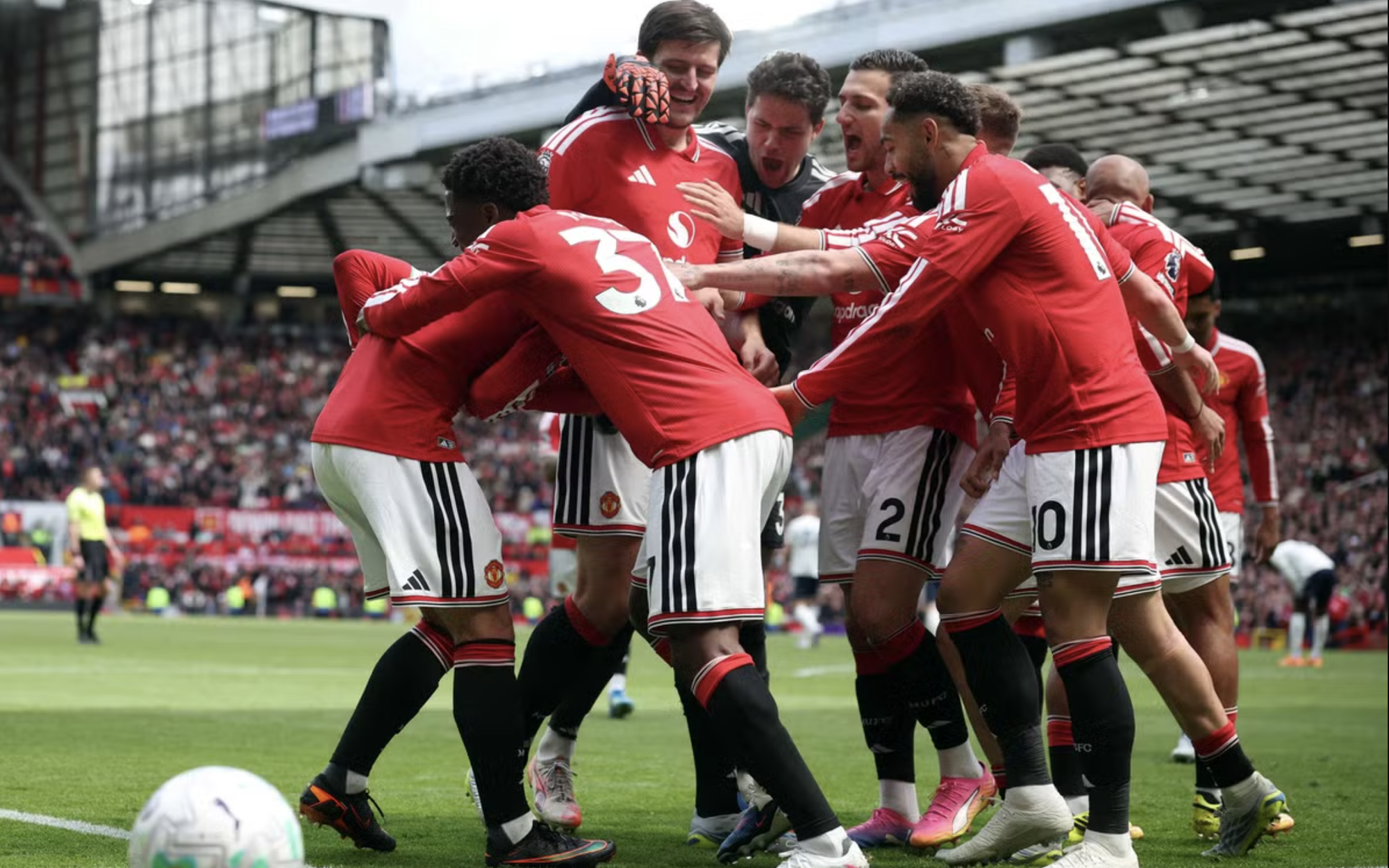 Man City trở lại đường đua - Ảnh 2.