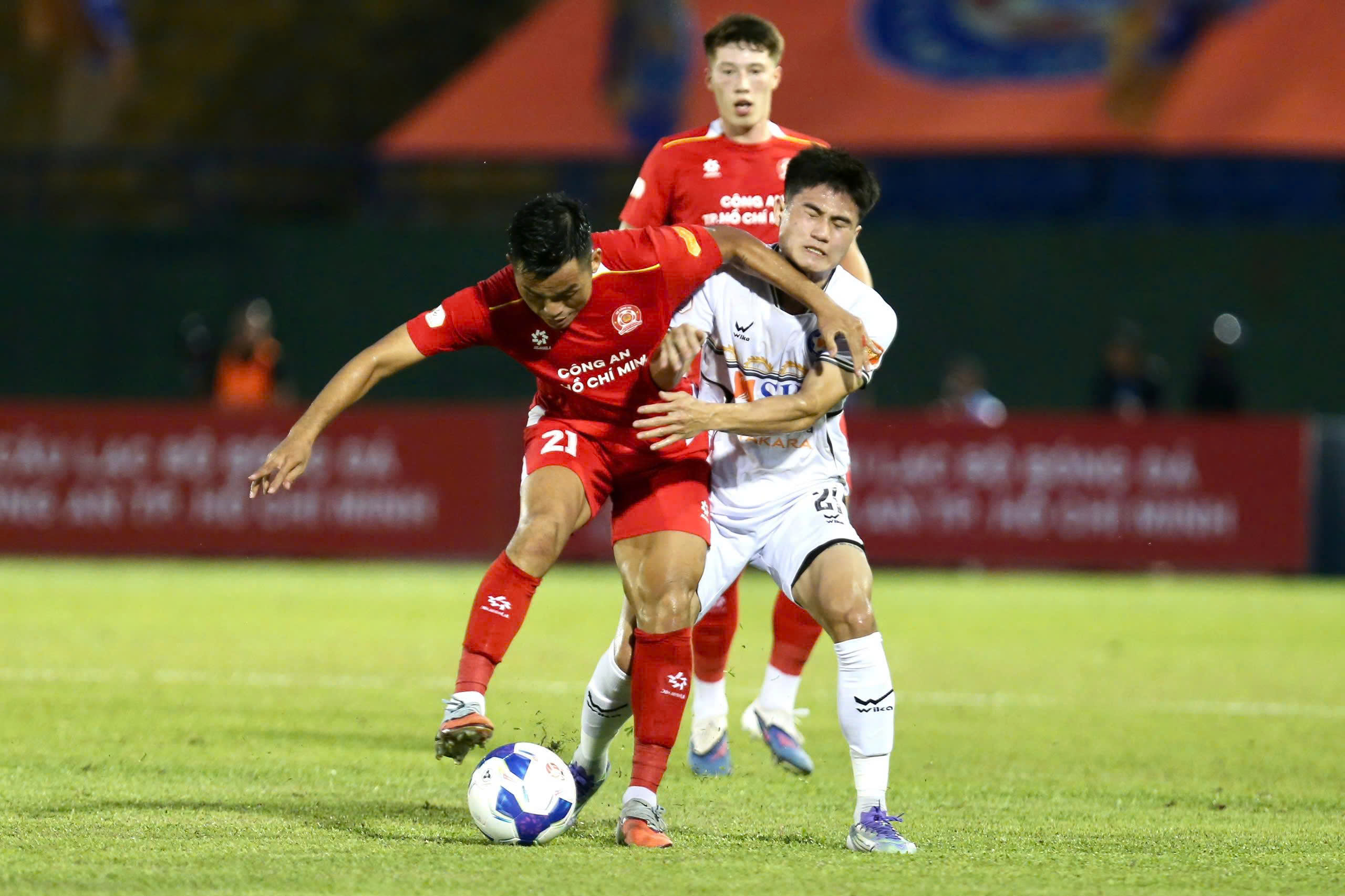 Vòng 23 V-League: CAHN đăng quang sớm, PVF-CAND trở lại chót bảng - Ảnh 1.
