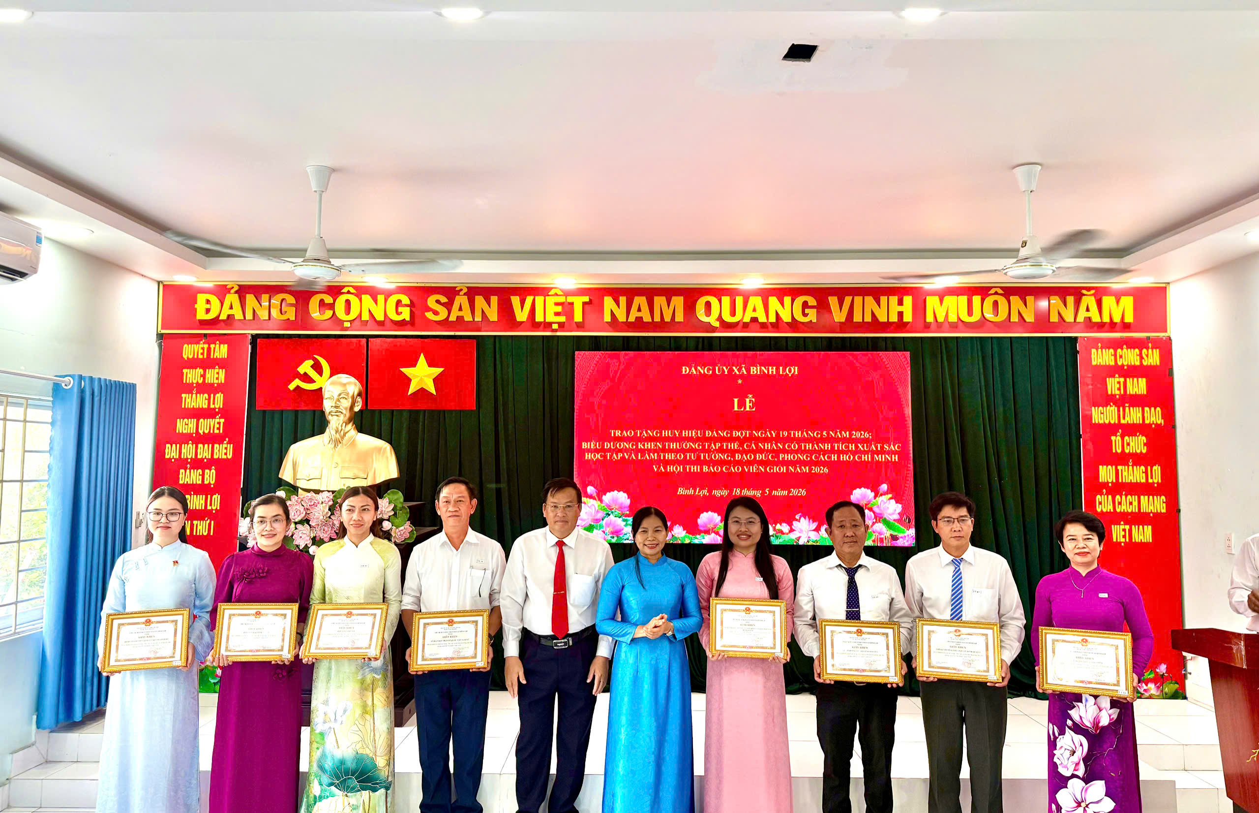 Xã Bình Lợi, TPHCM: Tôn vinh đảng viên tiêu biểu, lan tỏa học tập và làm theo Bác - Ảnh 2.