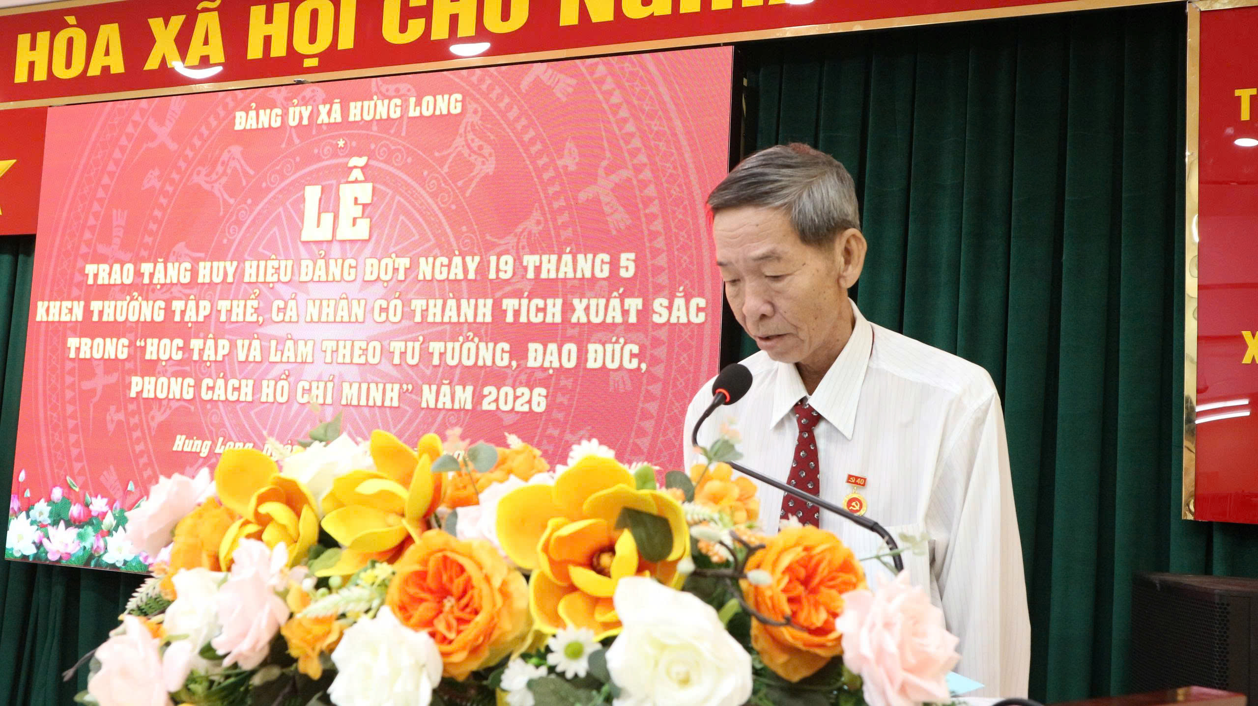 Hưng Long trao Huy hiệu Đảng và tuyên dương nhiều tập thể, cá nhân tiêu biểu học Bác - Ảnh 6.