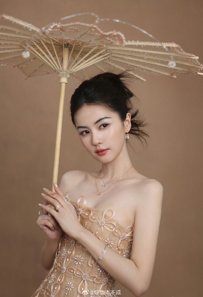 Bạch Lộc bác tin đang hẹn hò