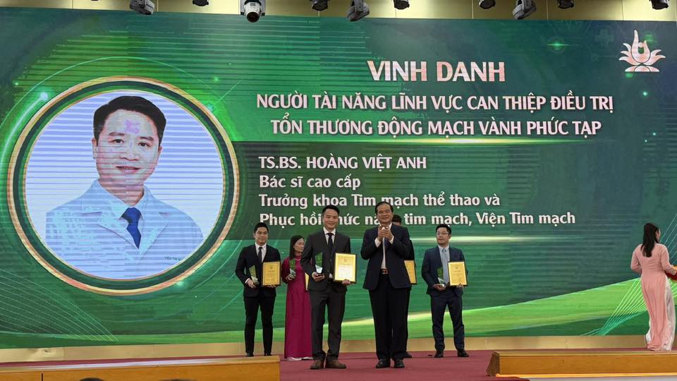 Lần đầu một bệnh viện vinh danh 329 chuyên gia, bác sĩ - Ảnh 7.