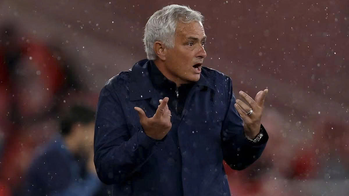 Mourinho tái xuất để “dẹp loạn” phòng thay đồ Real Madrid - Ảnh 1.