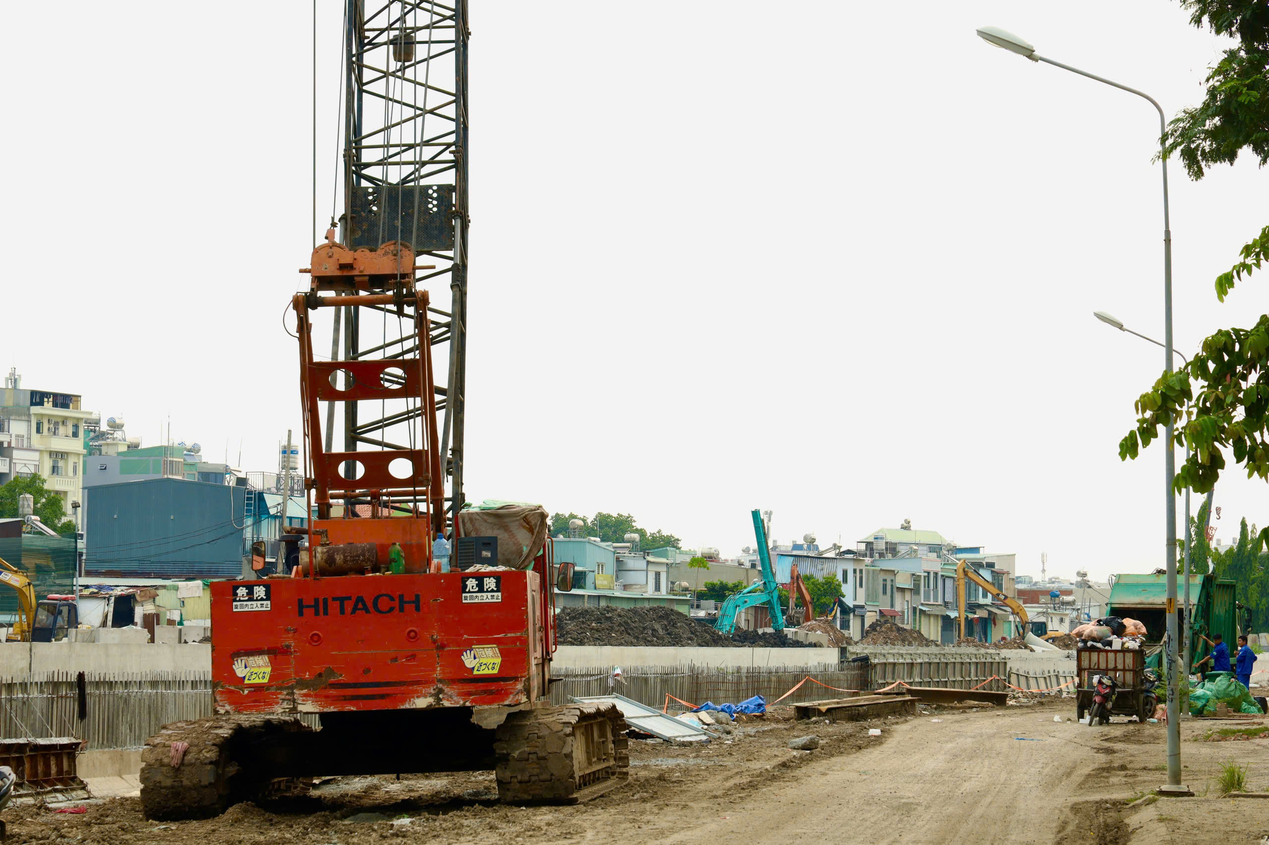 Rạch Xuyên Tâm đoạn qua trường đại học Văn Lang dần thành hình - Ảnh 3.