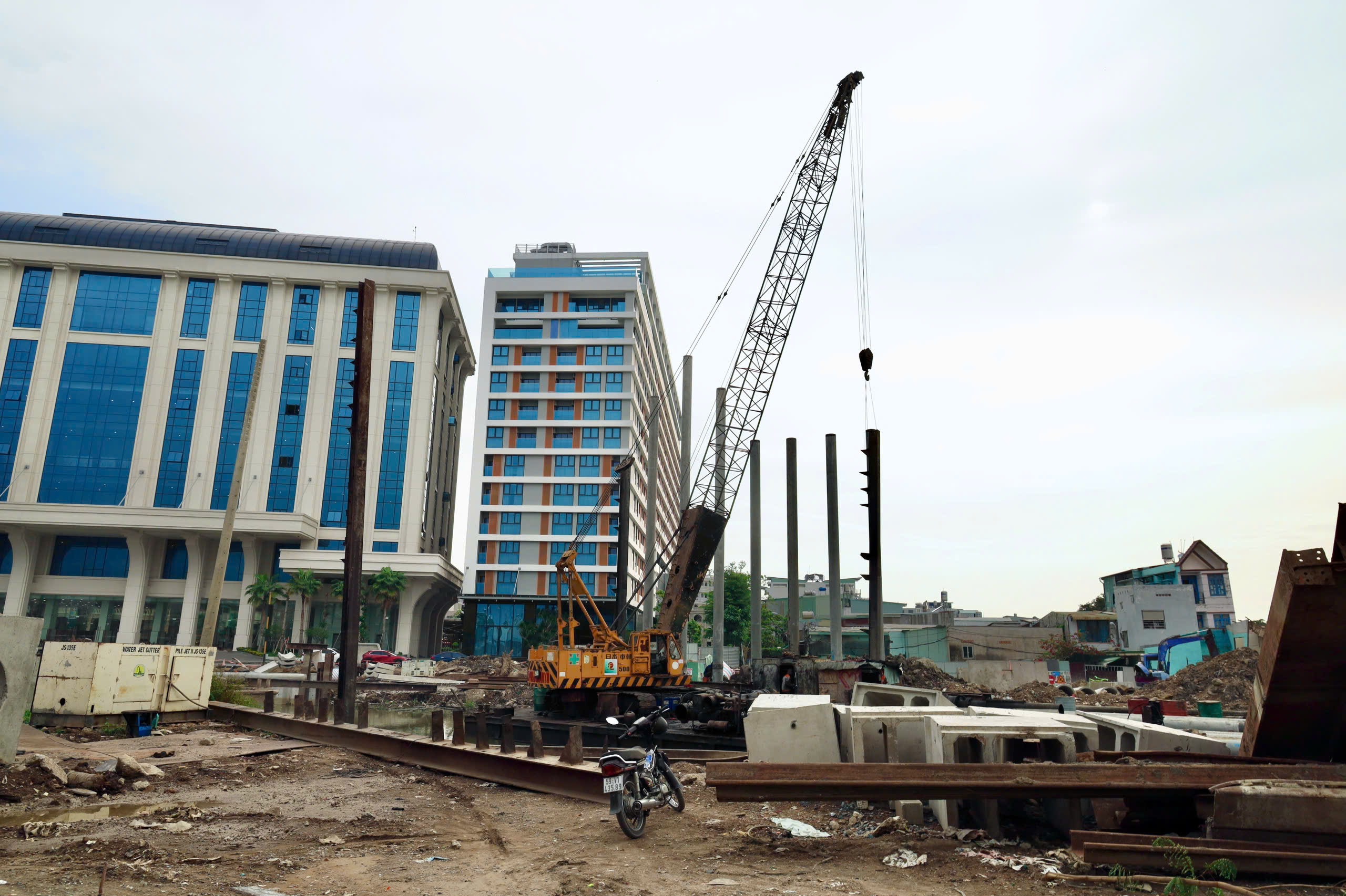 Rạch Xuyên Tâm đoạn qua trường đại học Văn Lang dần thành hình - Ảnh 7.