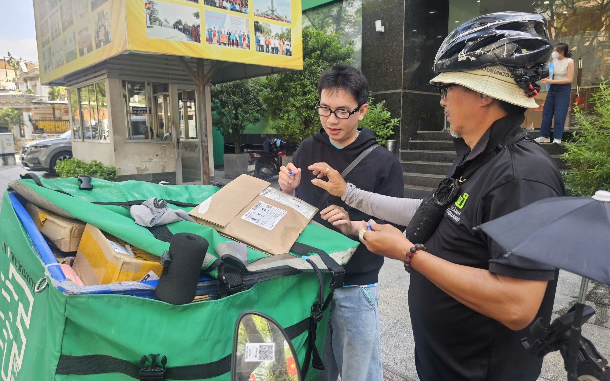 Bộ Công Thương làm việc với Shopee , TikTok Shop về chính sách tăng phí thương mại điện tử - Ảnh 2. Bộ Công Thương làm việc với Shopee , TikTok Shop về chính sách tăng phí thương mại điện tử - Ảnh 2.
