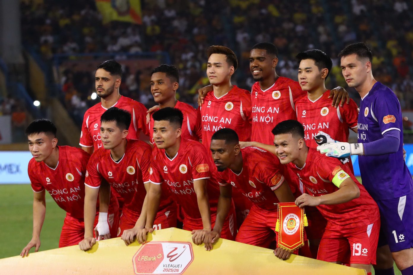 Hàng loạt trụ cột bị