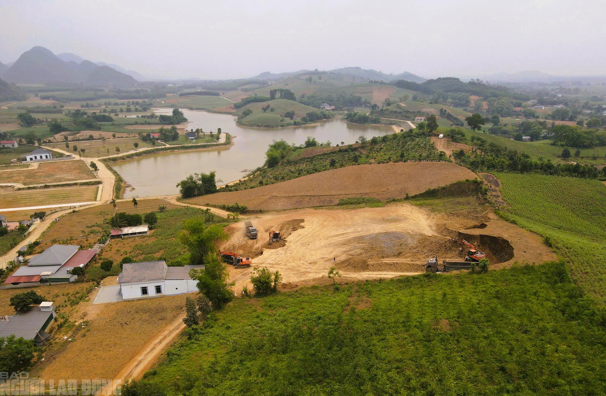 Tin mới vụ san gạt cả quả đồi, ph&acirc;n l&ocirc; b&aacute;n nền tại nhiều nơi ở Thanh H&oacute;a - Ảnh 2.