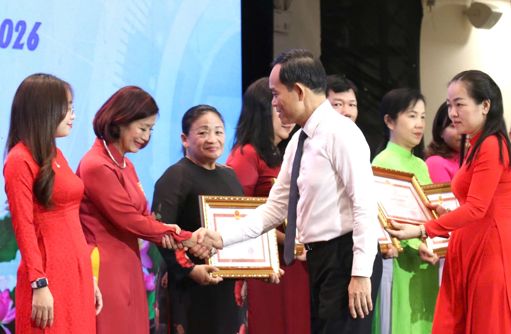 Th&agrave;nh ủy TPHCM biểu dương 358 điển h&igrave;nh học B&aacute;c - Ảnh 8.