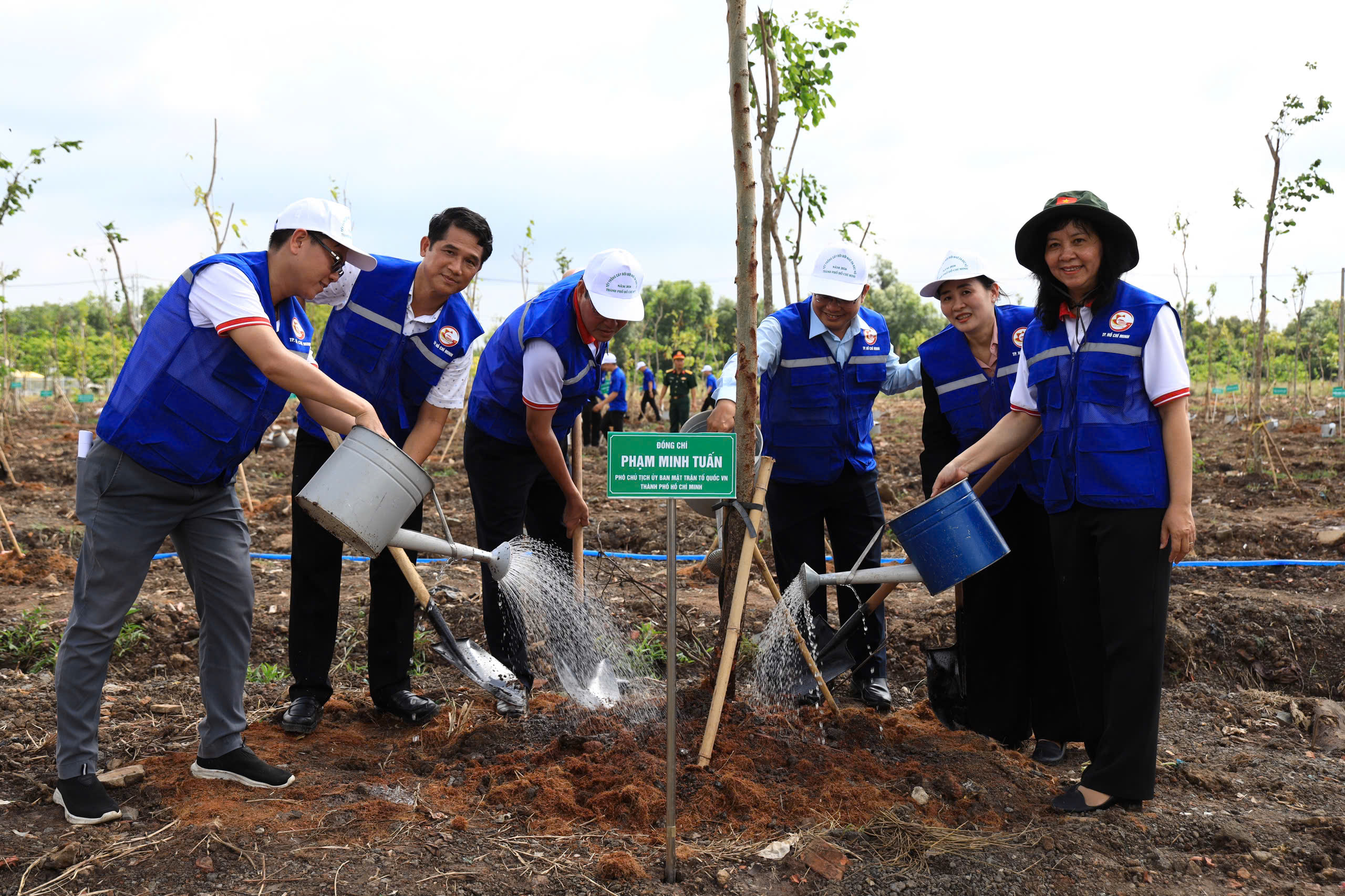 TPHCM ph&aacute;t động Tết trồng c&acirc;y "Đời đời nhớ ơn B&aacute;c Hồ" - Ảnh 5.