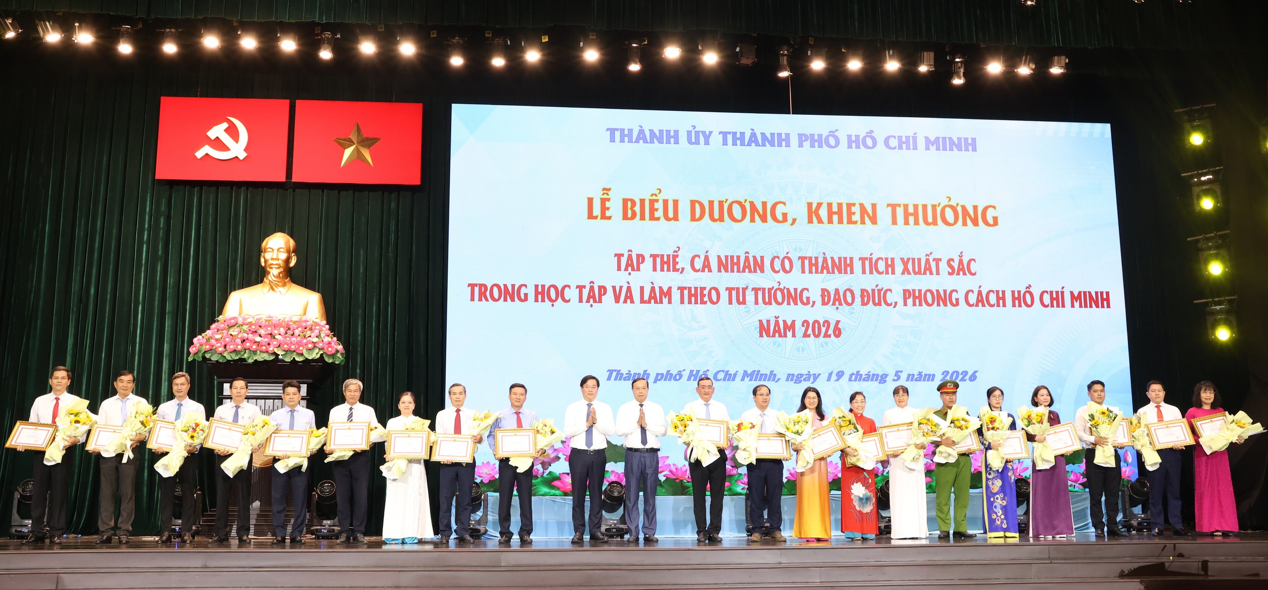 Th&agrave;nh ủy TPHCM biểu dương 358 điển h&igrave;nh học B&aacute;c - Ảnh 4.