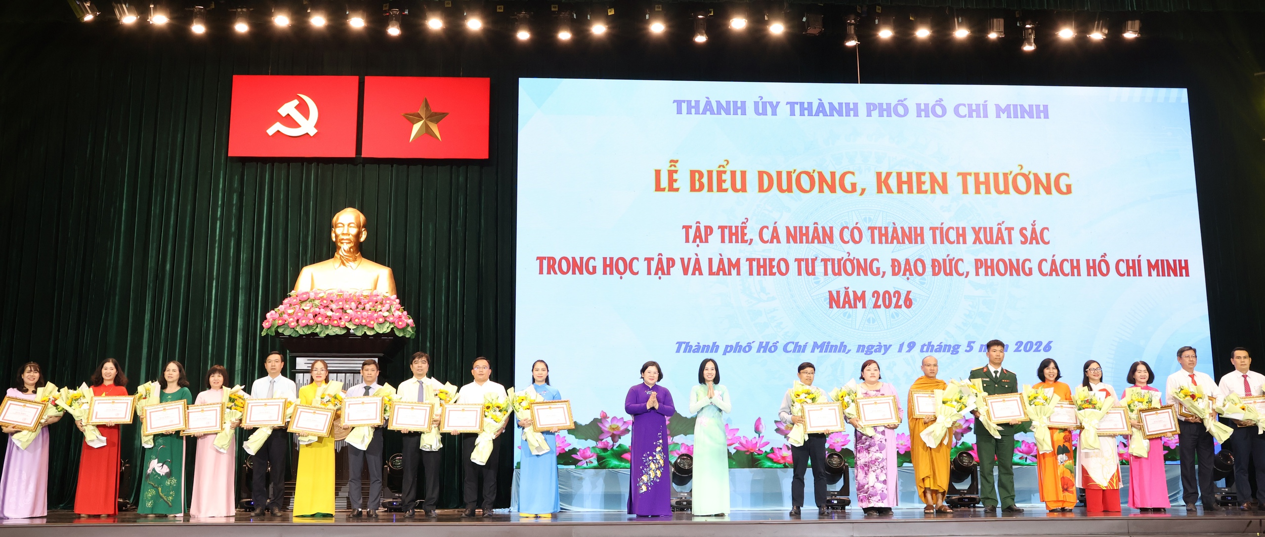 Th&agrave;nh ủy TPHCM biểu dương 358 điển h&igrave;nh học B&aacute;c - Ảnh 7.