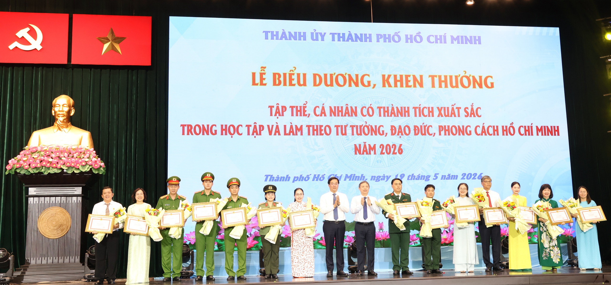 Th&agrave;nh ủy TPHCM biểu dương 358 điển h&igrave;nh học B&aacute;c - Ảnh 10.