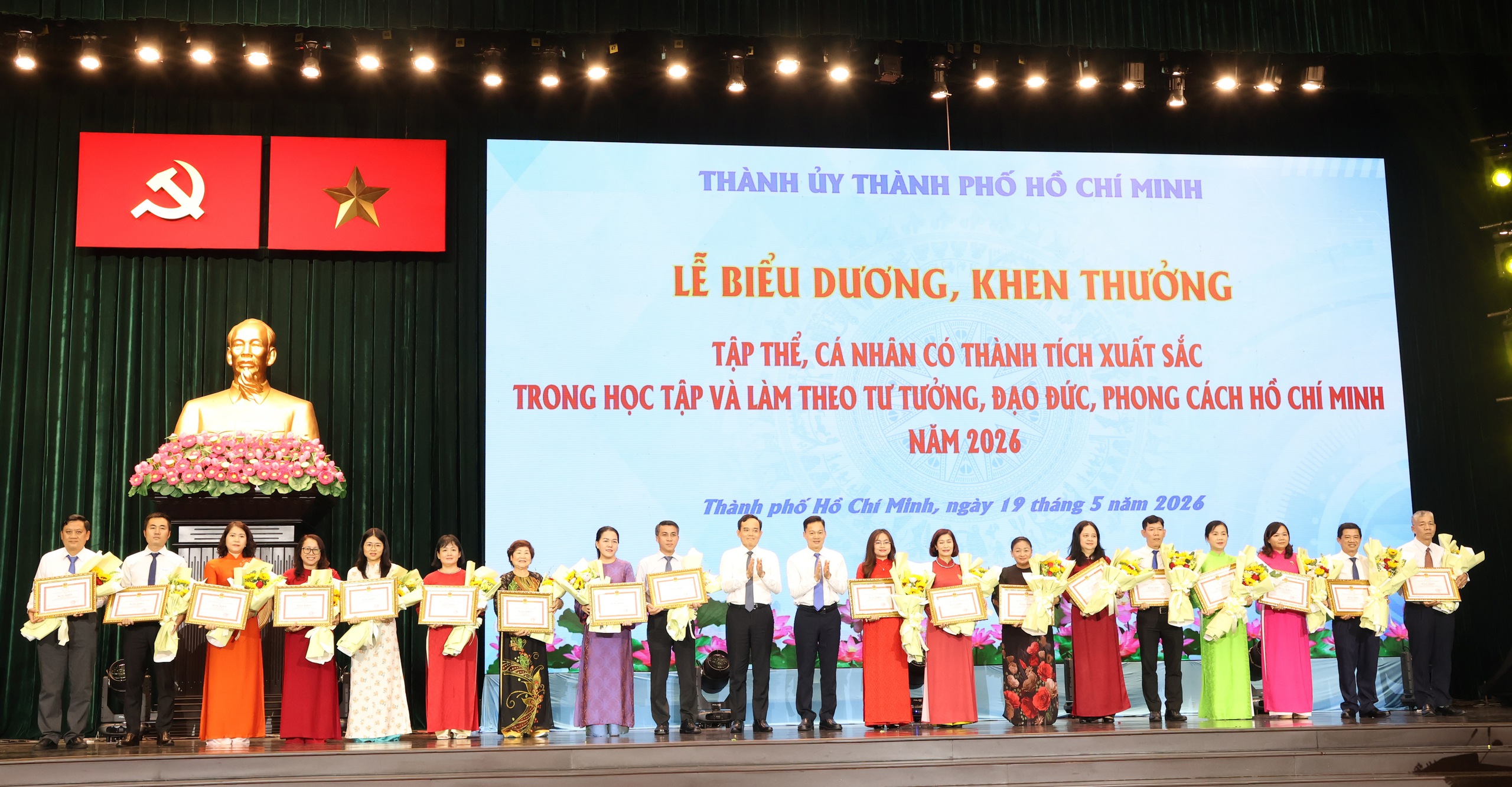 Th&agrave;nh ủy TPHCM biểu dương 358 điển h&igrave;nh học B&aacute;c - Ảnh 9.