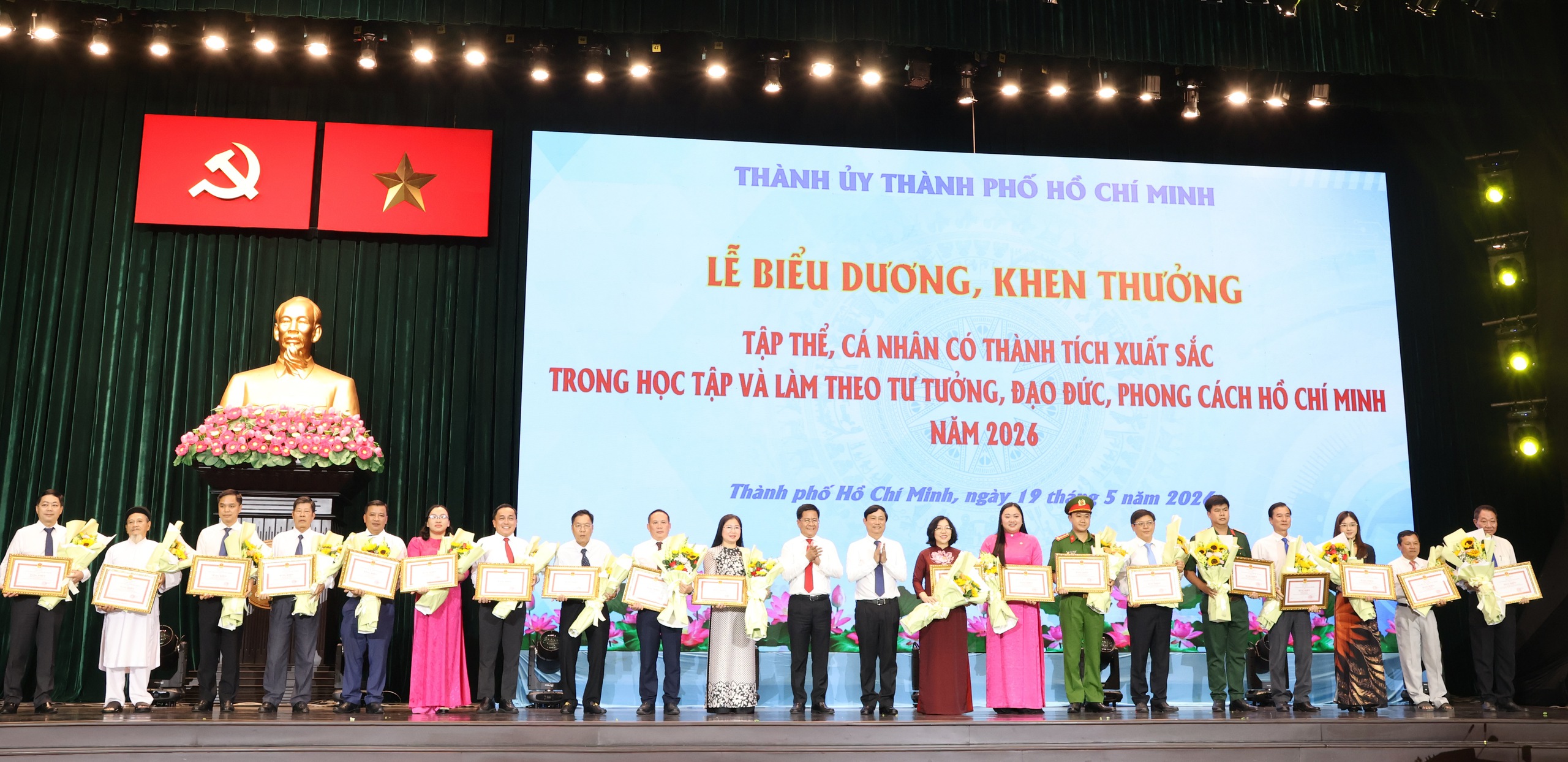 Th&agrave;nh ủy TPHCM biểu dương 358 điển h&igrave;nh học B&aacute;c - Ảnh 11.