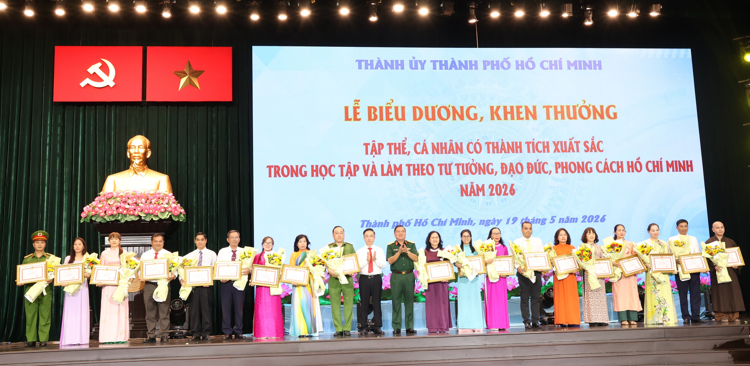Th&agrave;nh ủy TPHCM biểu dương 358 điển h&igrave;nh học B&aacute;c - Ảnh 12.