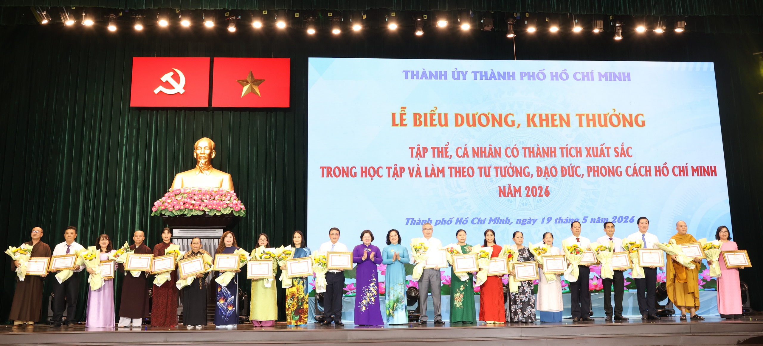Th&agrave;nh ủy TPHCM biểu dương 358 điển h&igrave;nh học B&aacute;c - Ảnh 13.