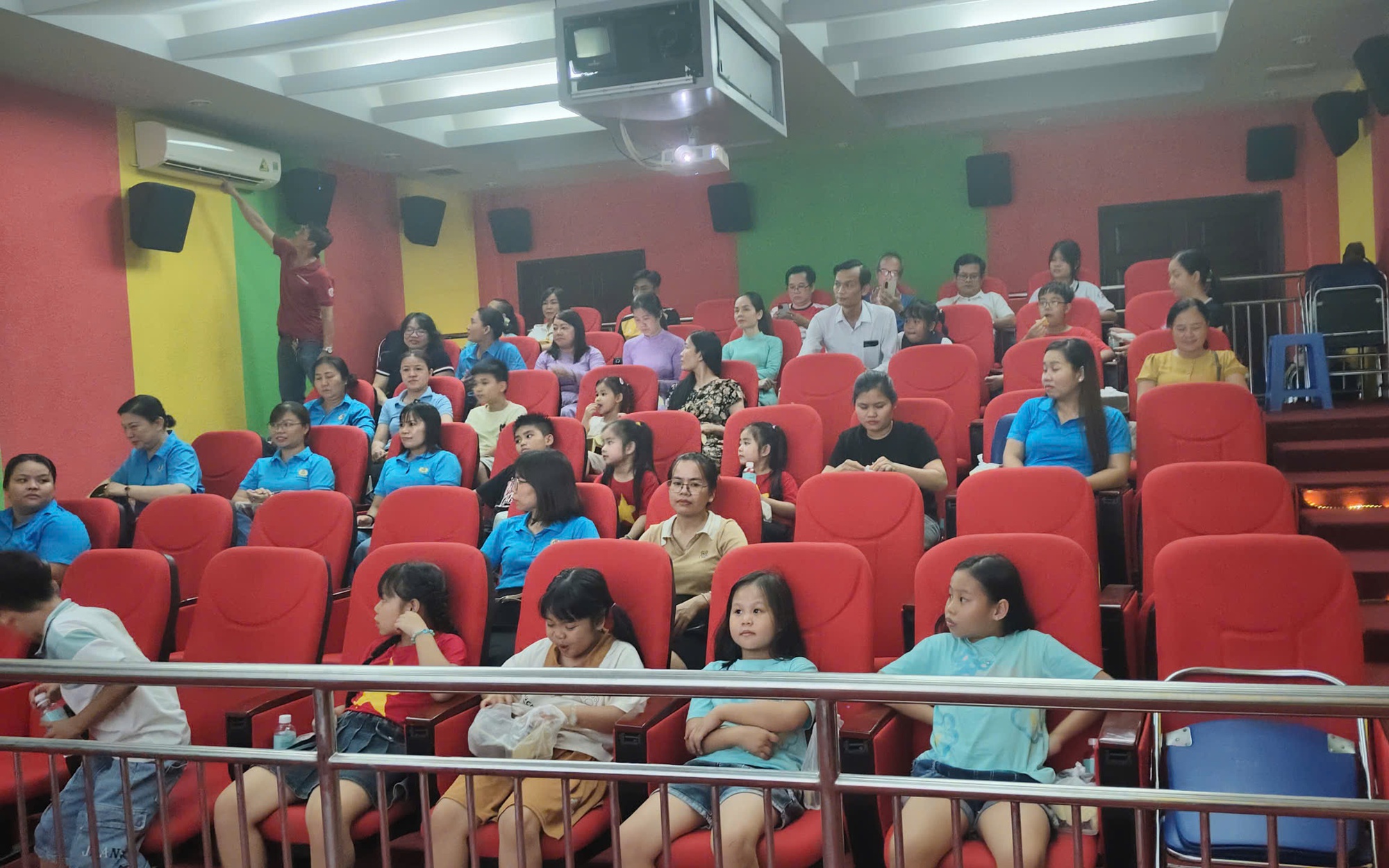 Học Bác vì dân, làm đẹp thêm thành phố mang tên Người - Ảnh 2.