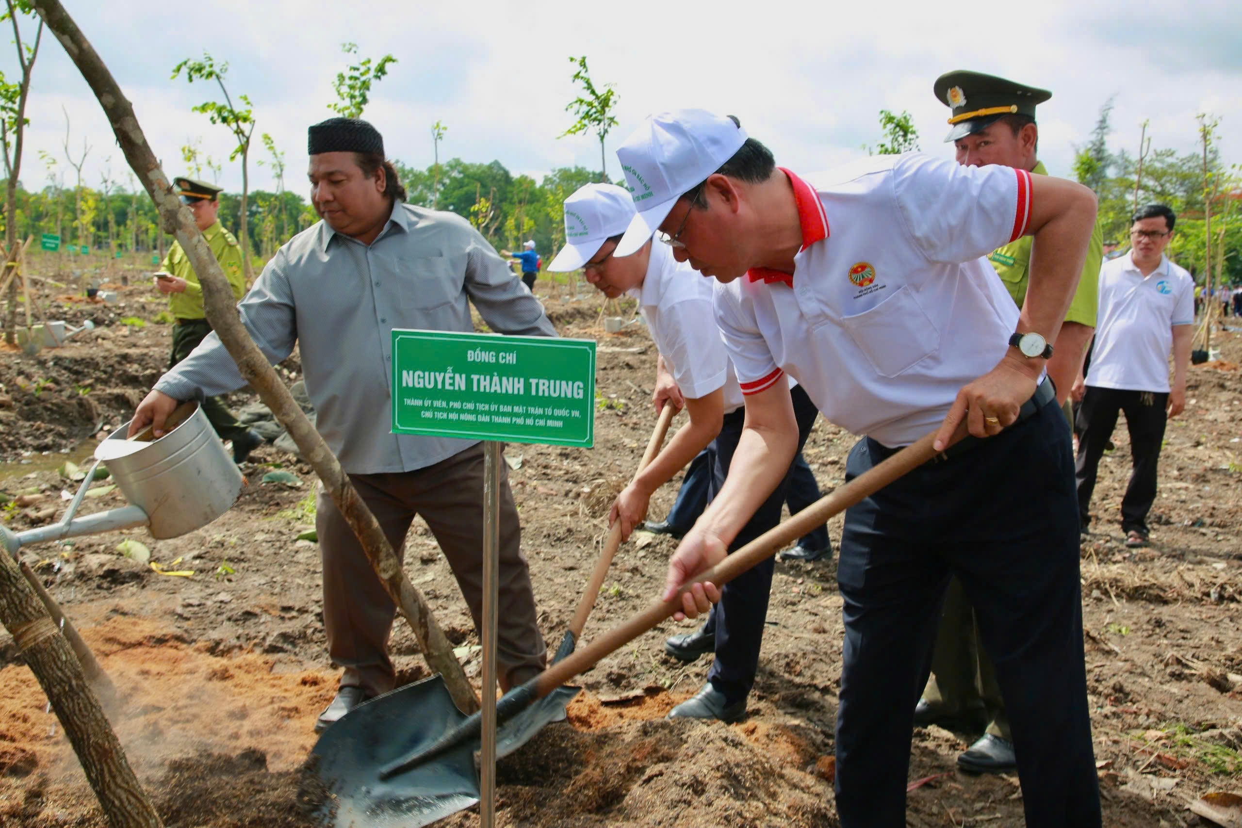 TPHCM ph&aacute;t động Tết trồng c&acirc;y "Đời đời nhớ ơn B&aacute;c Hồ" - Ảnh 6.