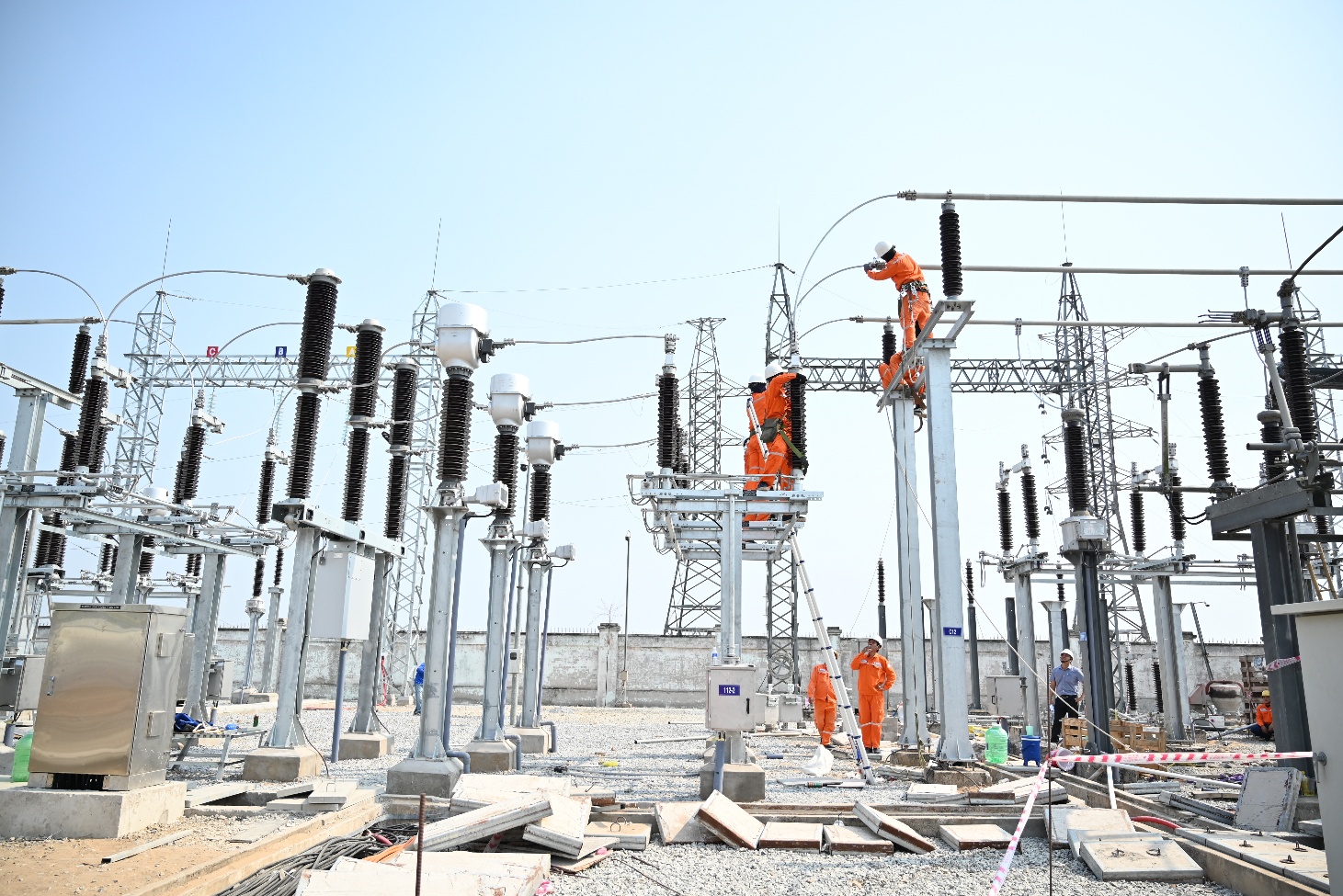 L&atilde;nh đạo ng&agrave;nh điện s&aacute;t c&aacute;nh người lao động tr&ecirc;n c&aacute;c c&ocirc;ng tr&igrave;nh thi c&ocirc;ng xuy&ecirc;n lễ 30-4, 1-5 - Ảnh 15.