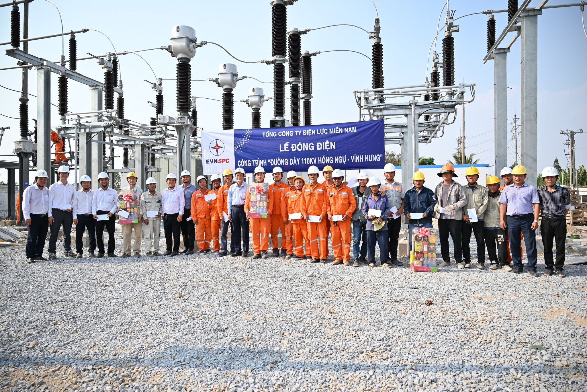 L&atilde;nh đạo ng&agrave;nh điện s&aacute;t c&aacute;nh người lao động tr&ecirc;n c&aacute;c c&ocirc;ng tr&igrave;nh thi c&ocirc;ng xuy&ecirc;n lễ 30-4, 1-5 - Ảnh 7.