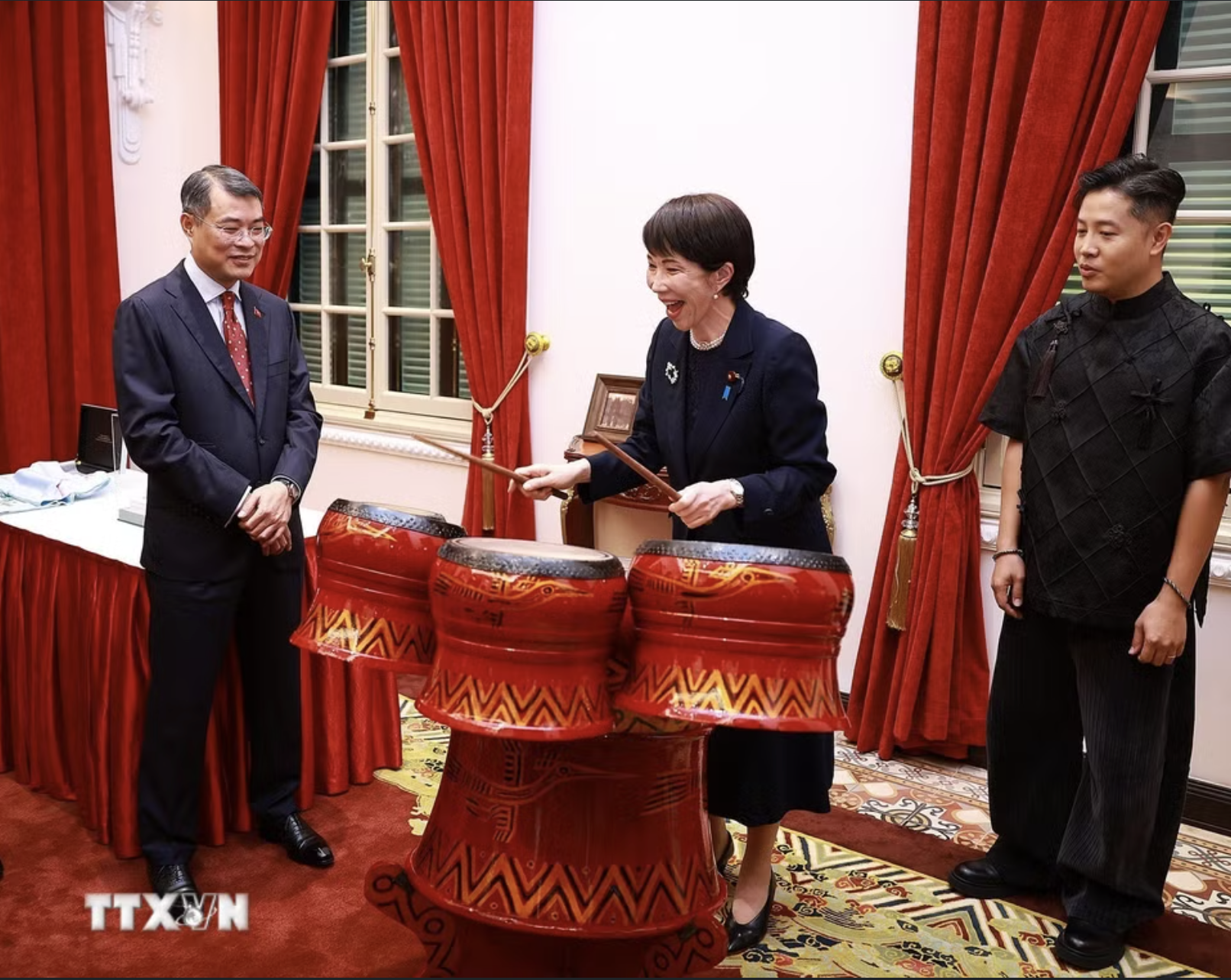 Thủ tướng L&ecirc; Minh Hưng chủ tr&igrave; chi&ecirc;u đ&atilde;i trọng thể Thủ tướng Nhật Bản Takaichi Sanae - Ảnh 2.