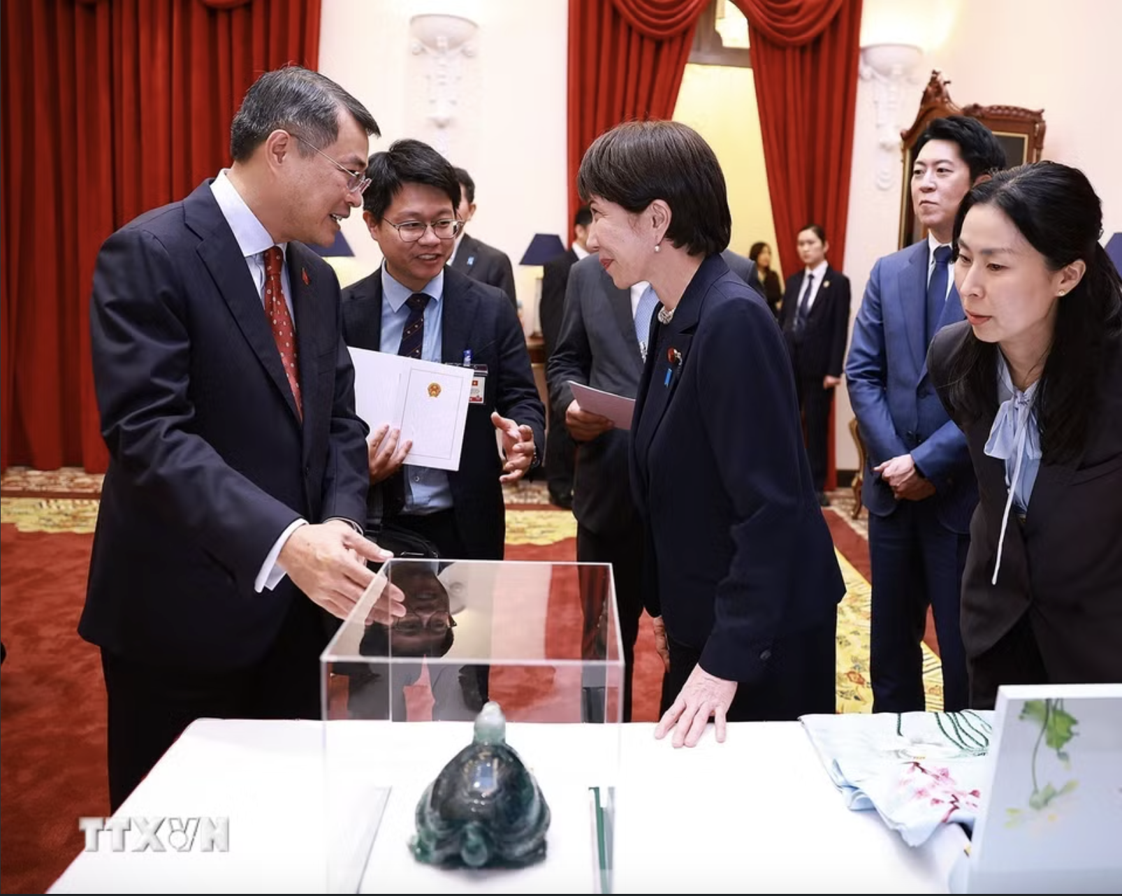 Thủ tướng L&ecirc; Minh Hưng chủ tr&igrave; chi&ecirc;u đ&atilde;i trọng thể Thủ tướng Nhật Bản Takaichi Sanae - Ảnh 4.