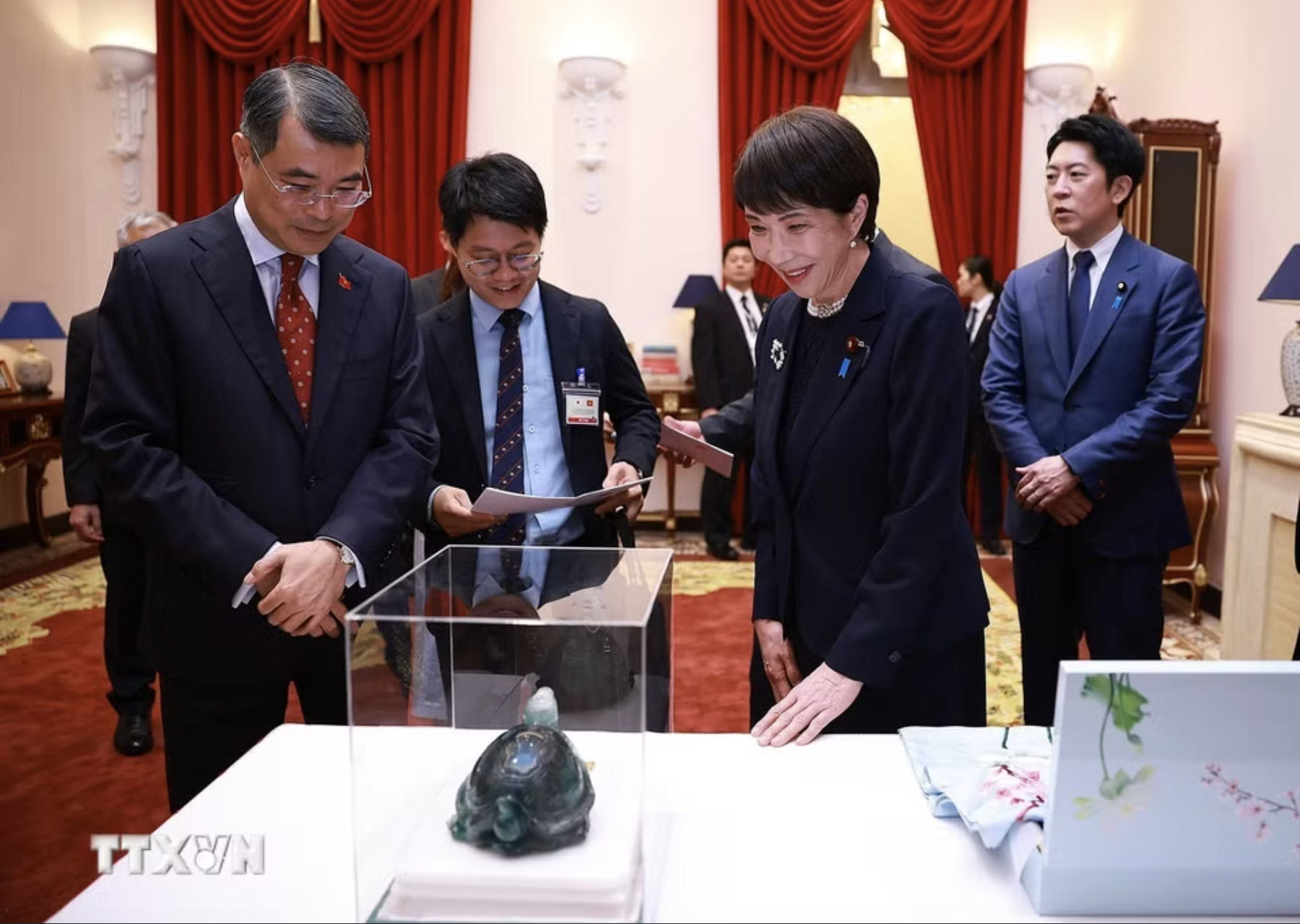 Thủ tướng L&ecirc; Minh Hưng chủ tr&igrave; chi&ecirc;u đ&atilde;i trọng thể Thủ tướng Nhật Bản Takaichi Sanae - Ảnh 5.