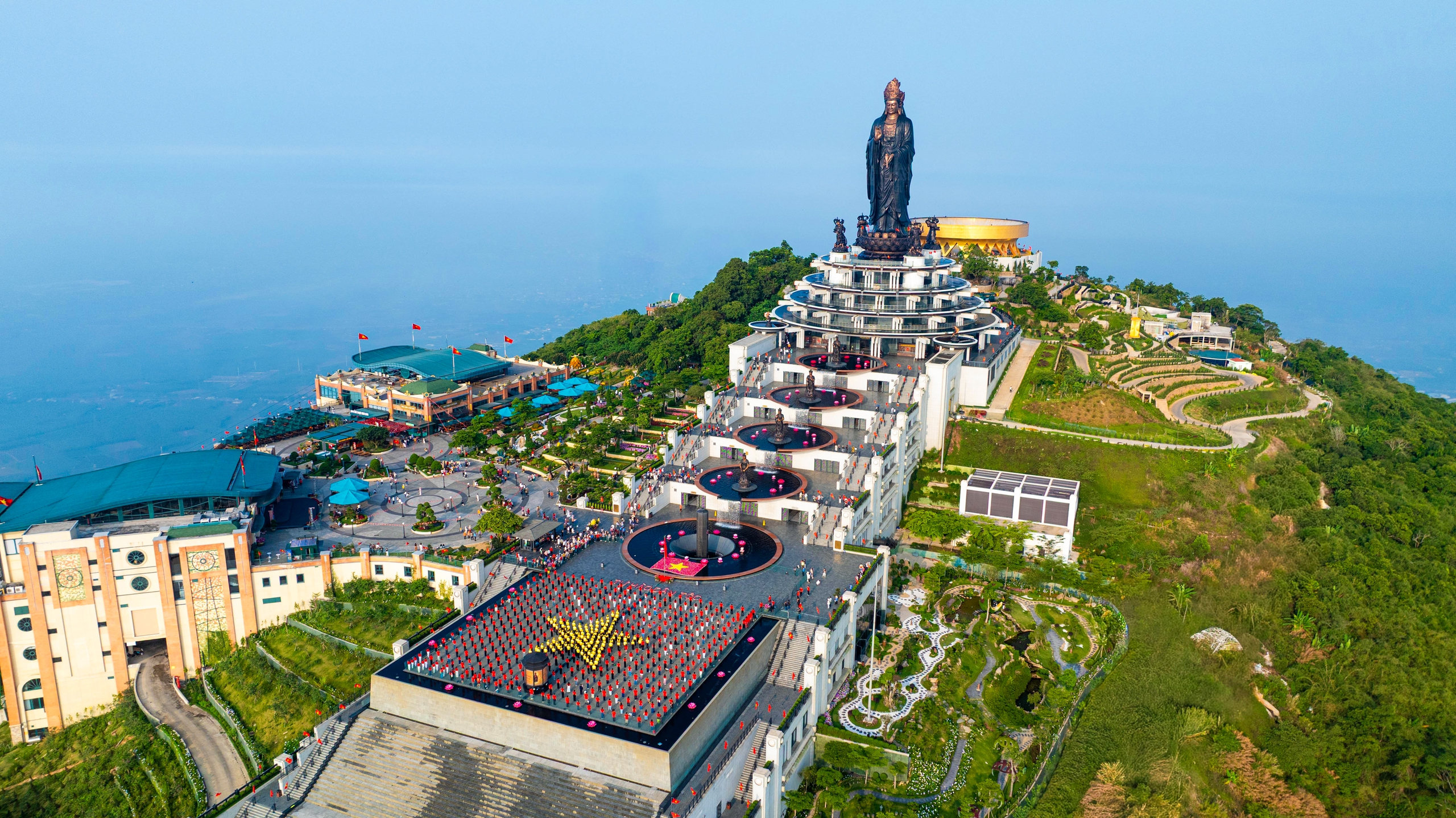 N&uacute;i B&agrave; Đen rực rỡ đ&ecirc;m d&acirc;ng đăng thu h&uacute;t du kh&aacute;ch 30 - 4 - 1 - 5 - Ảnh 1.