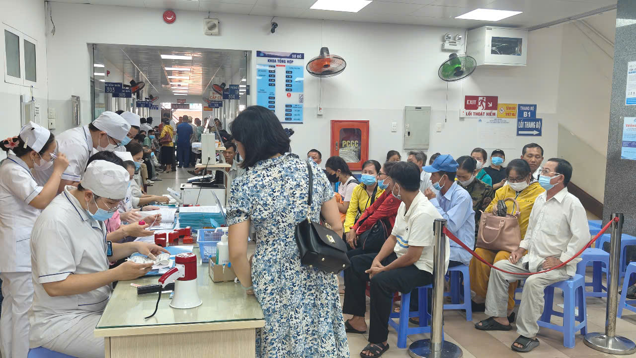 Bệnh viện Mắt TPHCM tiếp nhận cơ sở mới, sắp hết cảnh qu&aacute; tải - Ảnh 2.