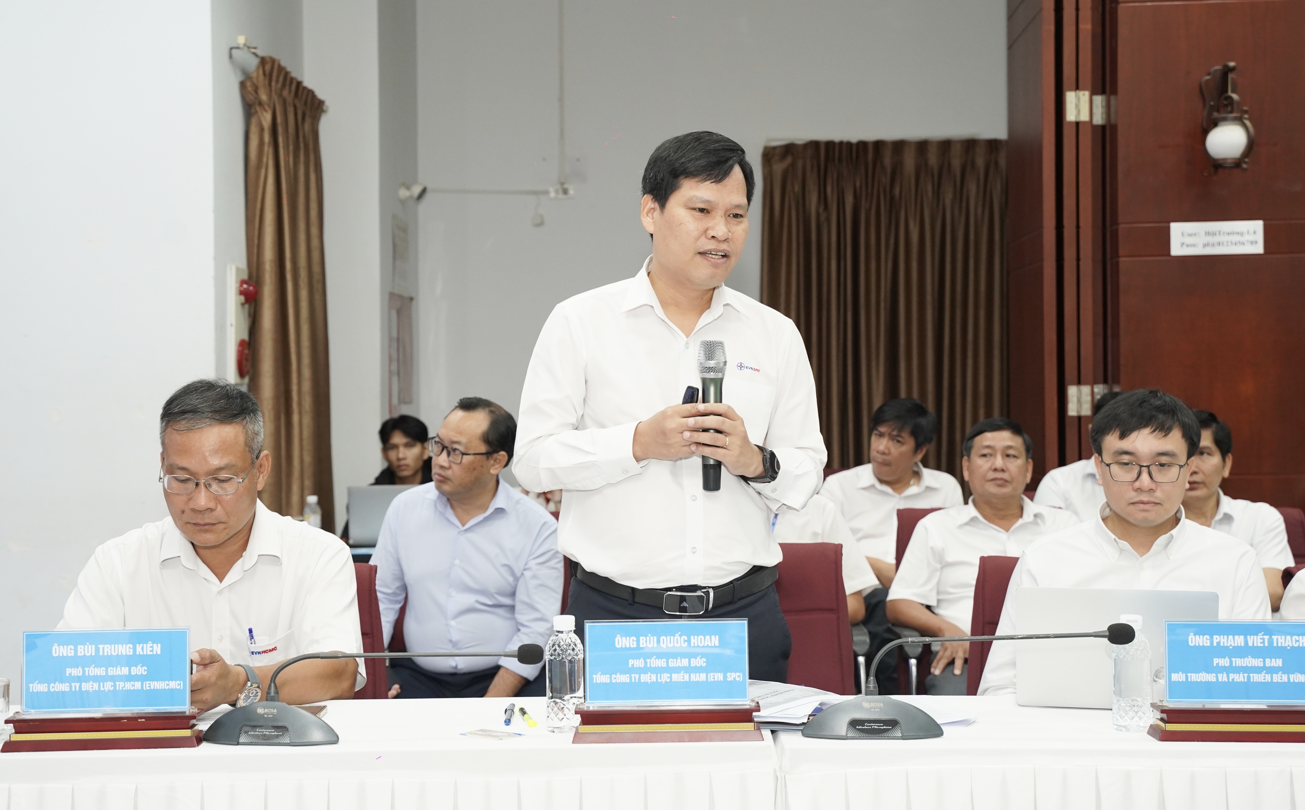 Cú hích điện mặt trời mái nhà 2026: Điện lực miền Nam cam kết hỗ trợ nhanh chóng - Ảnh 2. Cú hích điện mặt trời mái nhà 2026: Điện lực miền Nam cam kết hỗ trợ nhanh chóng - Ảnh 2.