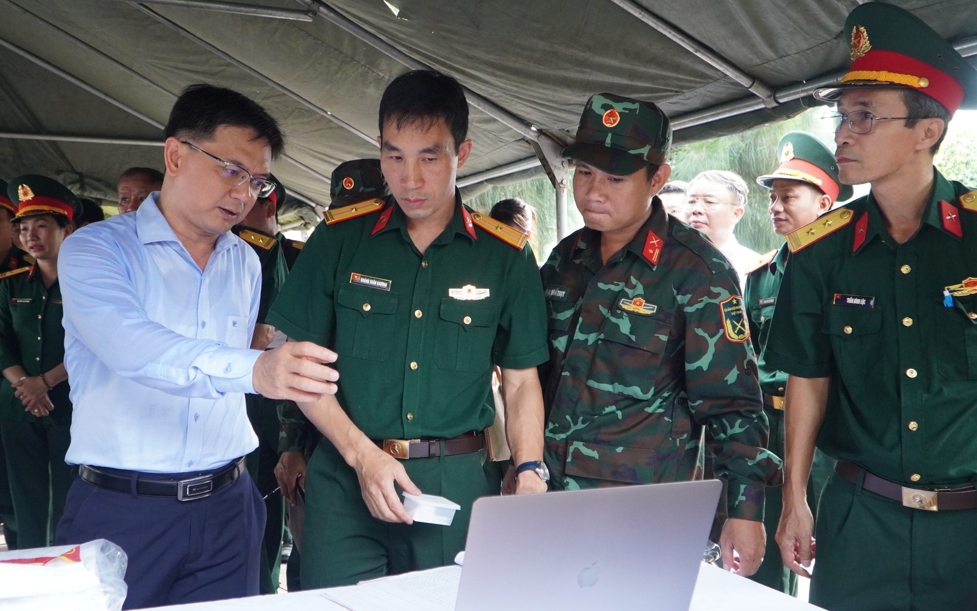 Từ nay tới th&aacute;ng 5-2027, TPHCM quyết t&acirc;m ho&agrave;n th&agrave;nh lấy mẫu 9.869 mộ liệt sĩ - Ảnh 2.