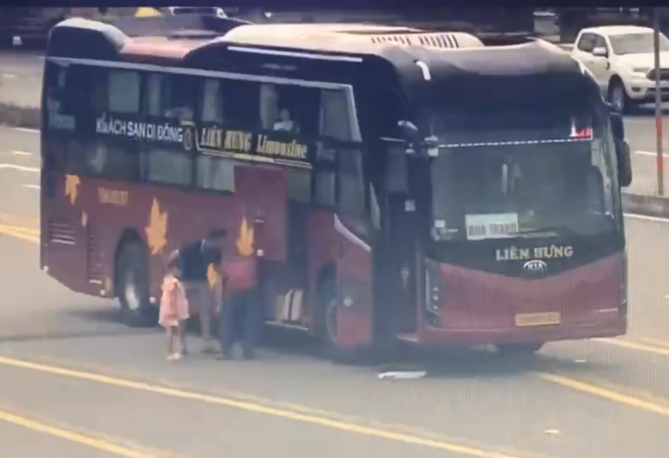 Bị xử phạt sau 8 tháng dừng đón khách trước Bến xe Miền Đông mới - Ảnh 1.