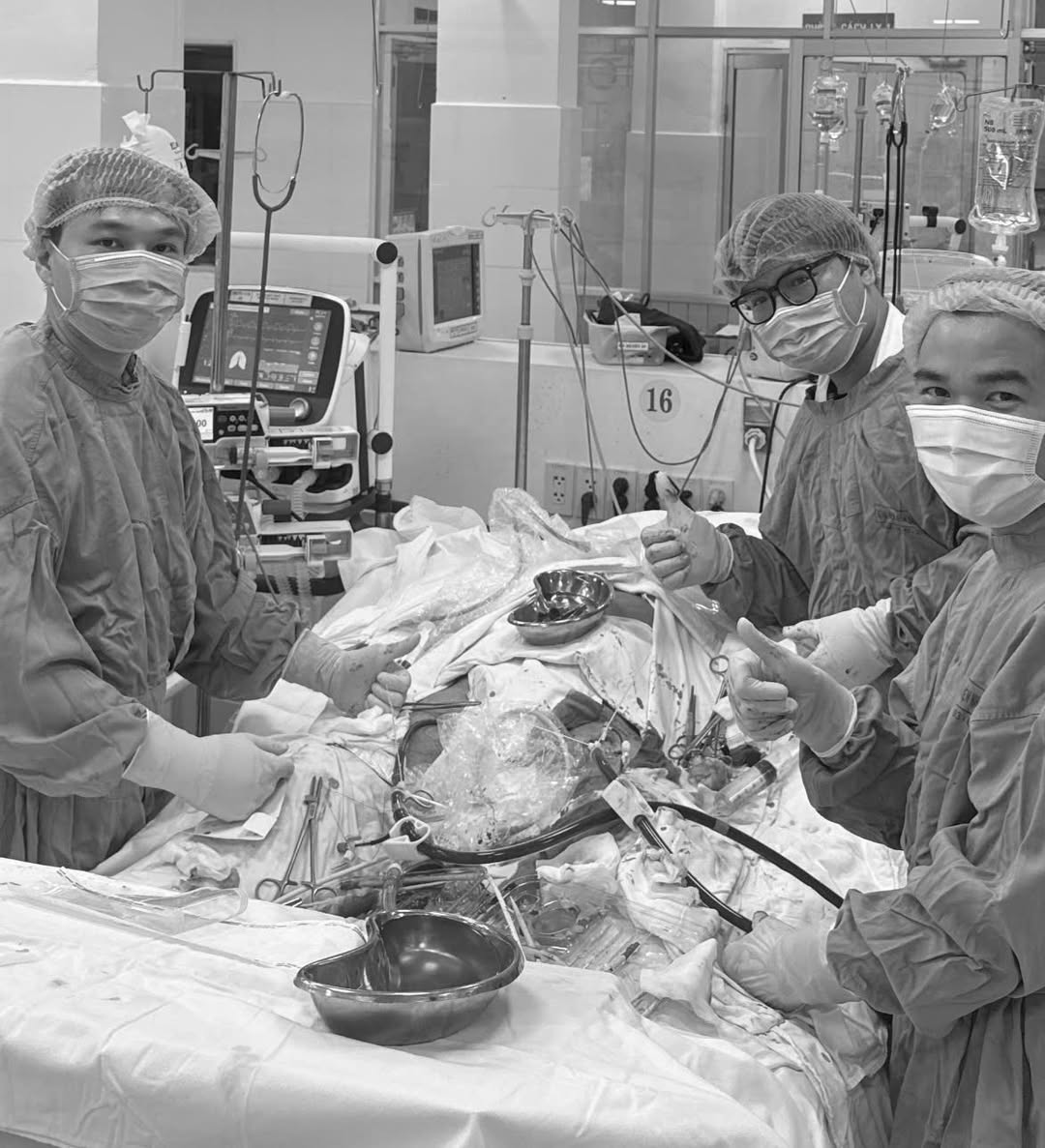 Cứu kịp thời người đàn ông biến chứng sốc tim nhờ kỹ thuật ECMO - Ảnh 1.