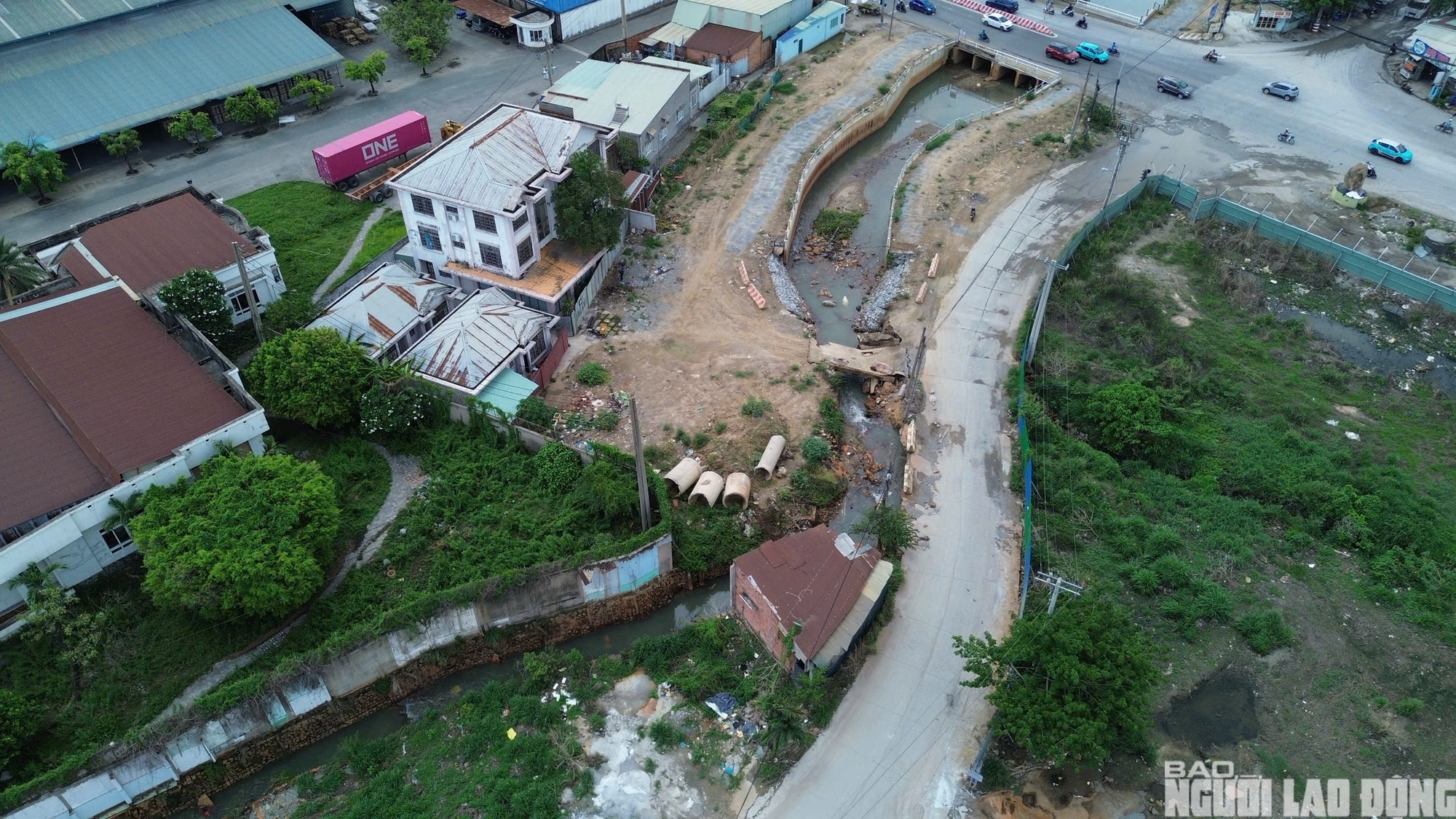 Sạt lở suối Siệp đe dọa an to&agrave;n giao th&ocirc;ng tại TPHCM - Đồng Nai 2026 - Ảnh 9.