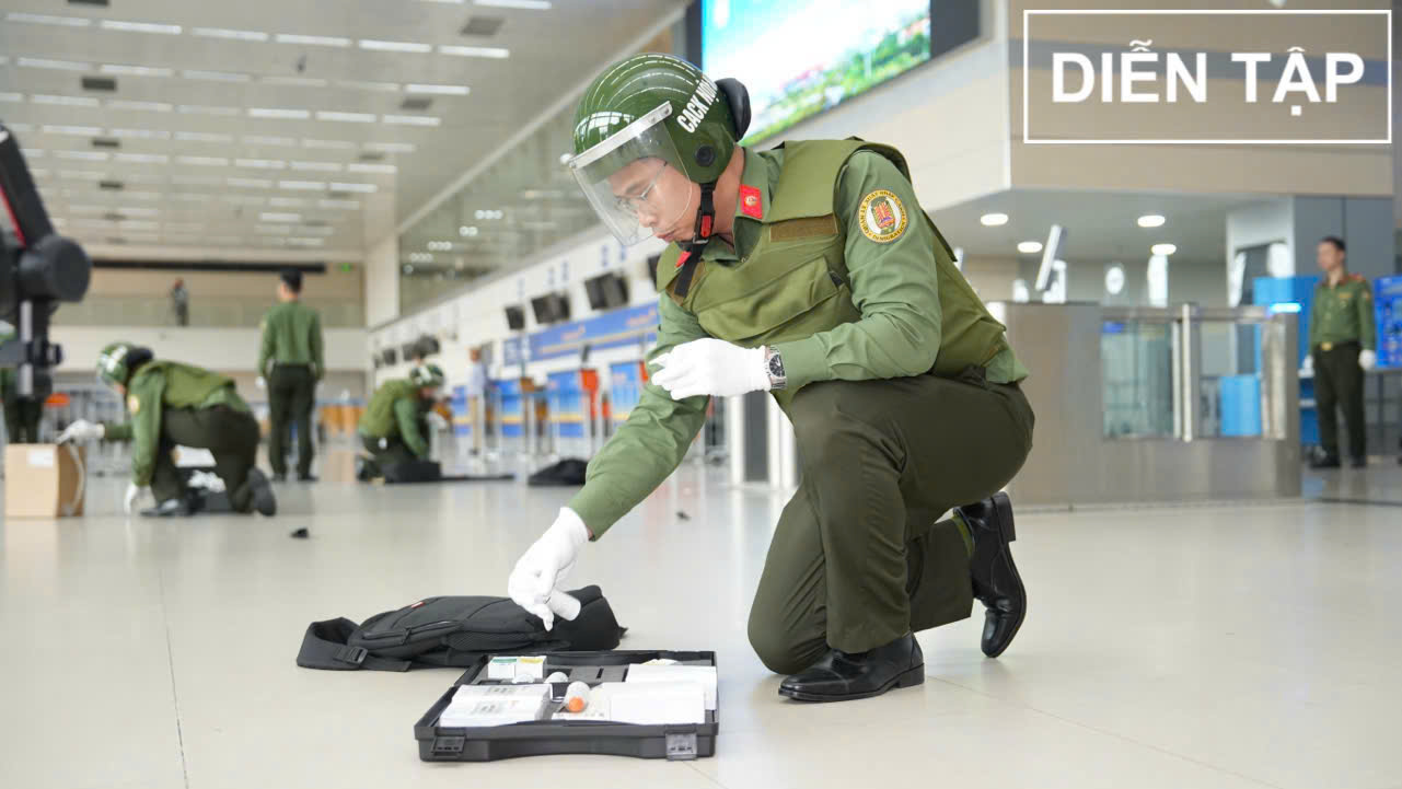 Hơn 300 người diễn tập xử l&yacute; g&acirc;y rối tại s&acirc;n bay Nội B&agrave;i - Ảnh 16.