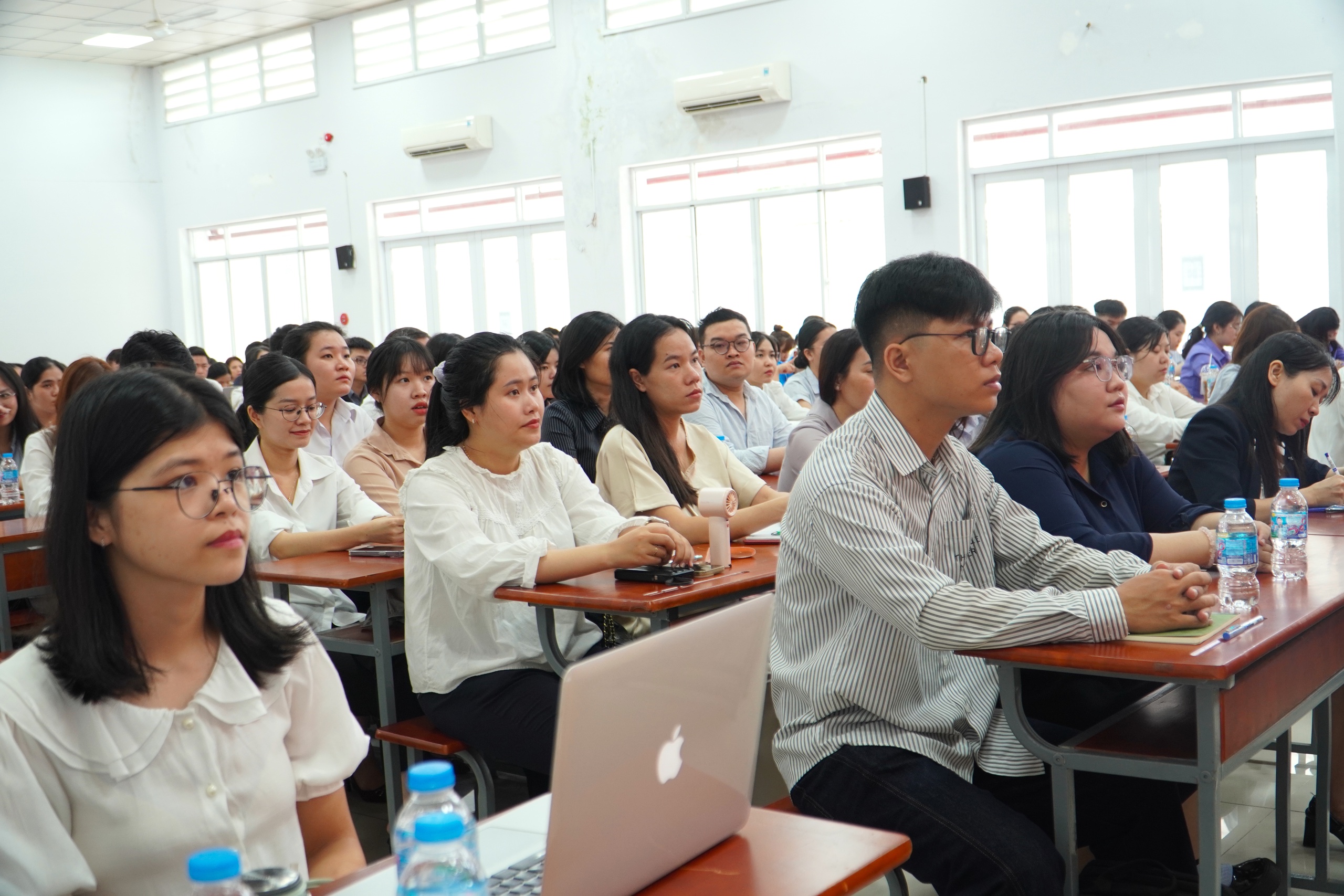 TPHCM: Hơn 250 người tham dự lớp bồi dưỡng lý luận chính trị và nhận thức Đảng - Ảnh 6.