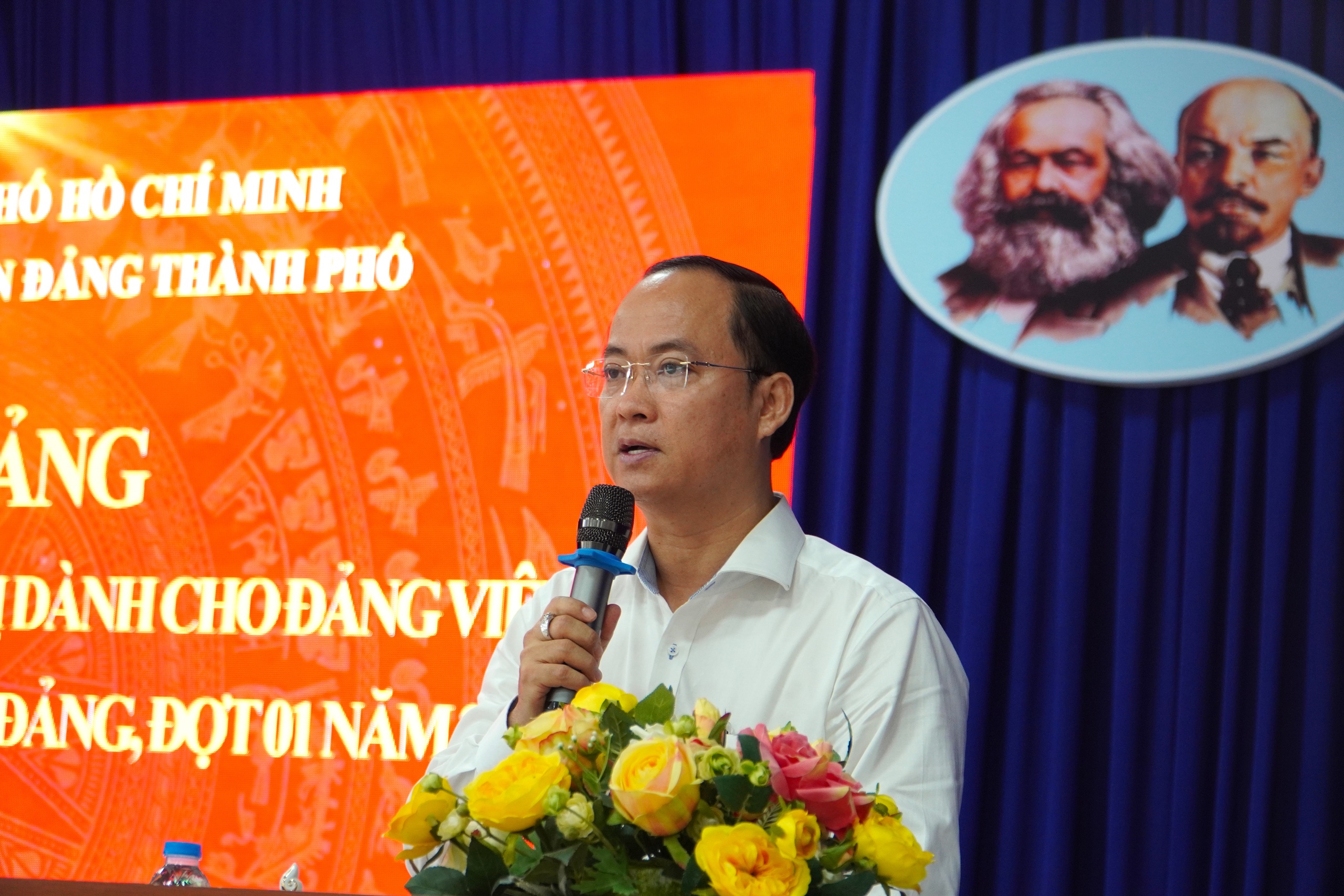 TPHCM: Hơn 250 người tham dự lớp bồi dưỡng lý luận chính trị và nhận thức Đảng - Ảnh 2.