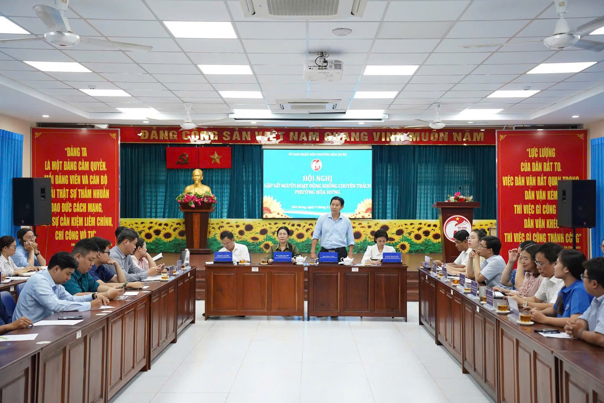 Khẩn trương sắp xếp thôn, tổ dân phố - Ảnh 2. Khẩn trương sắp xếp thôn, tổ dân phố - Ảnh 2.