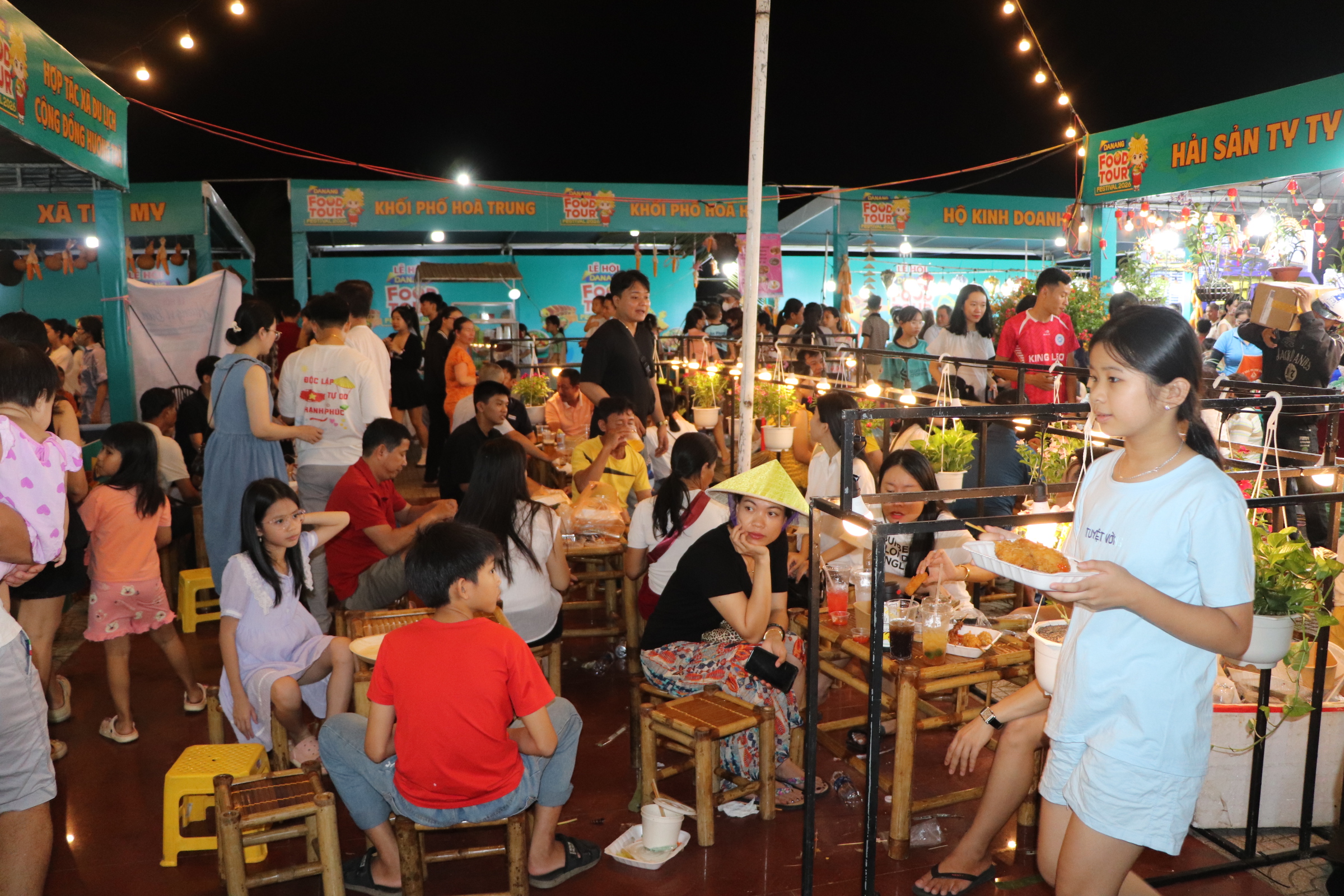 Hàng ngàn người tham gia lễ hội ẩm thực Đà Nẵng Food 2026 đầu tiên tại miền Nam - Ảnh 4. Hàng ngàn người tham gia lễ hội ẩm thực Đà Nẵng Food 2026 đầu tiên tại miền Nam - Ảnh 4.