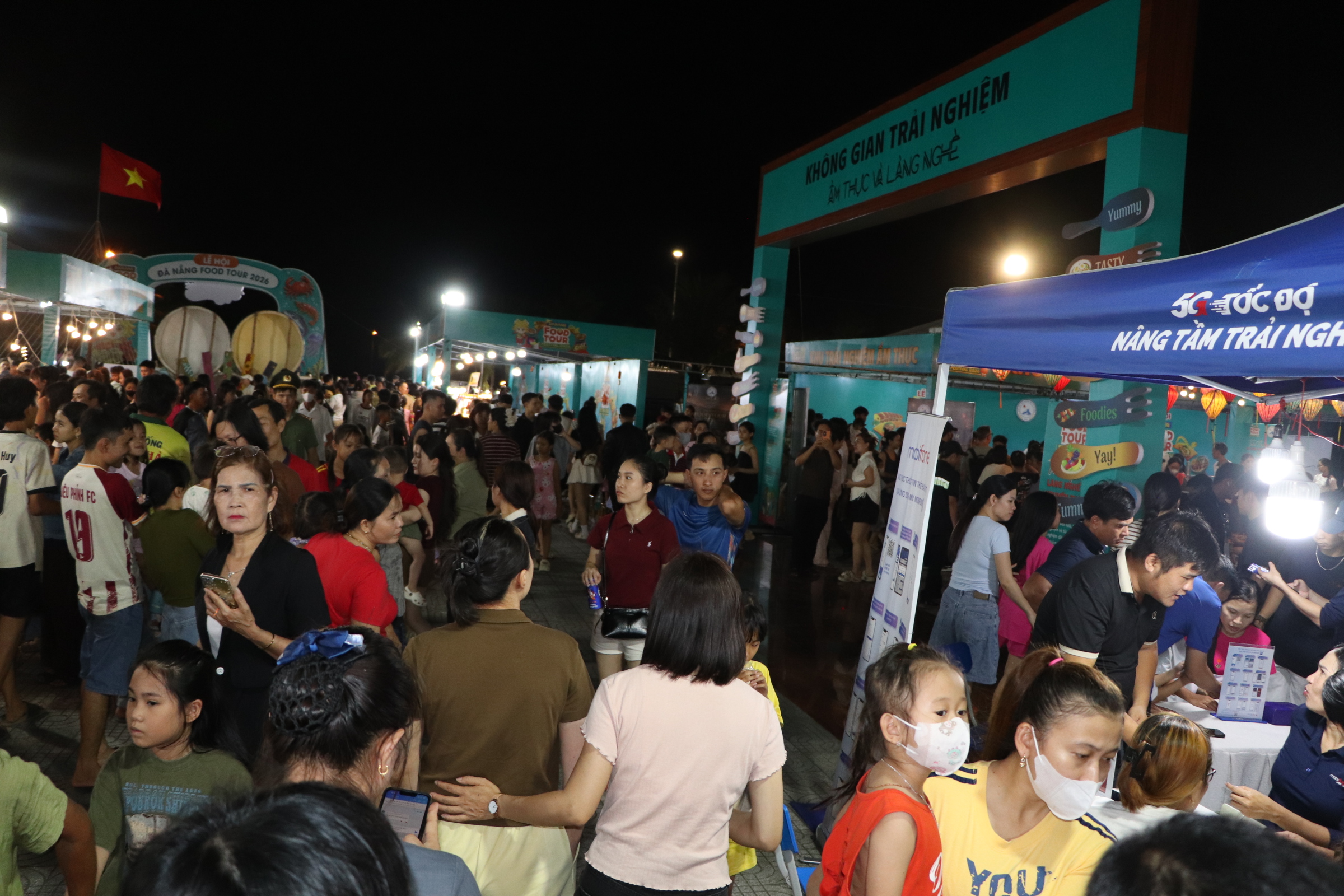Hàng ngàn người tham gia lễ hội ẩm thực Đà Nẵng Food 2026 đầu tiên tại miền Nam - Ảnh 3. Hàng ngàn người tham gia lễ hội ẩm thực Đà Nẵng Food 2026 đầu tiên tại miền Nam - Ảnh 3.