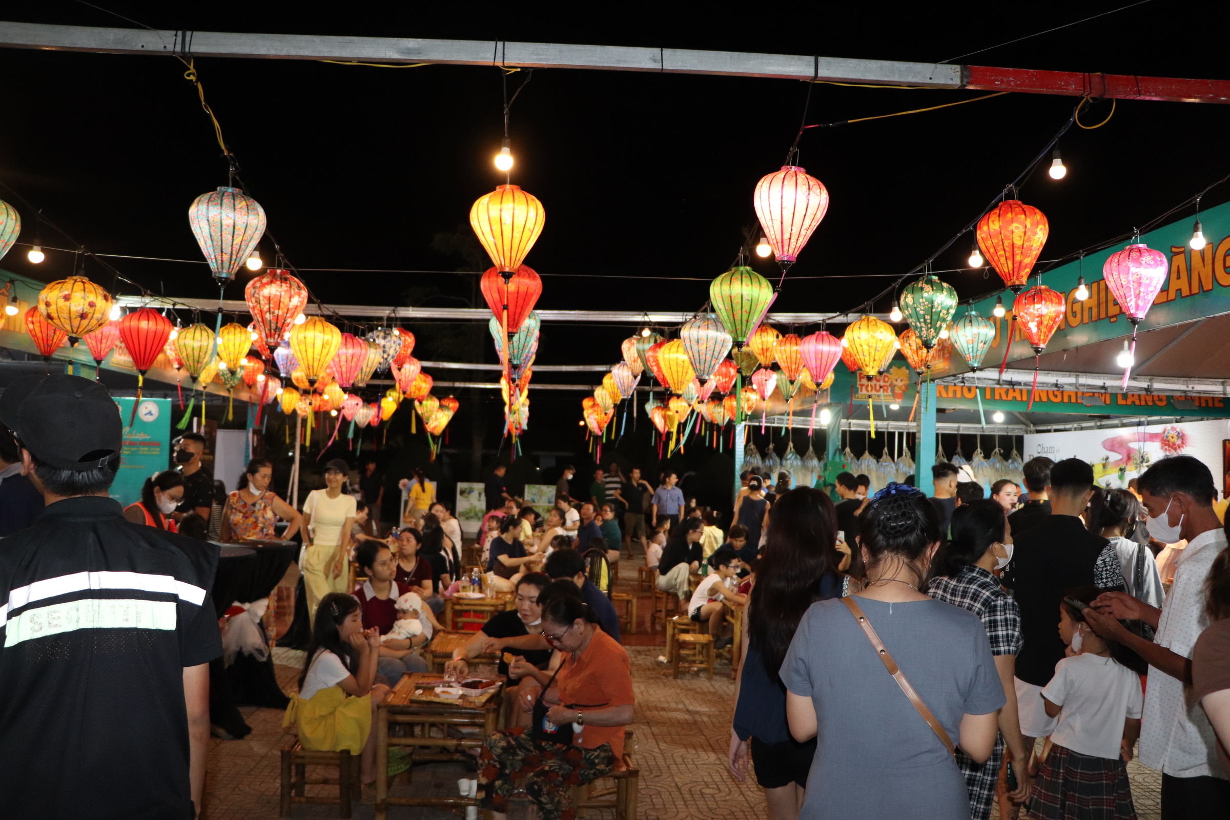 Hàng ngàn người tham gia lễ hội ẩm thực Đà Nẵng Food 2026 đầu tiên tại miền Nam - Ảnh 2. Hàng ngàn người tham gia lễ hội ẩm thực Đà Nẵng Food 2026 đầu tiên tại miền Nam - Ảnh 2.