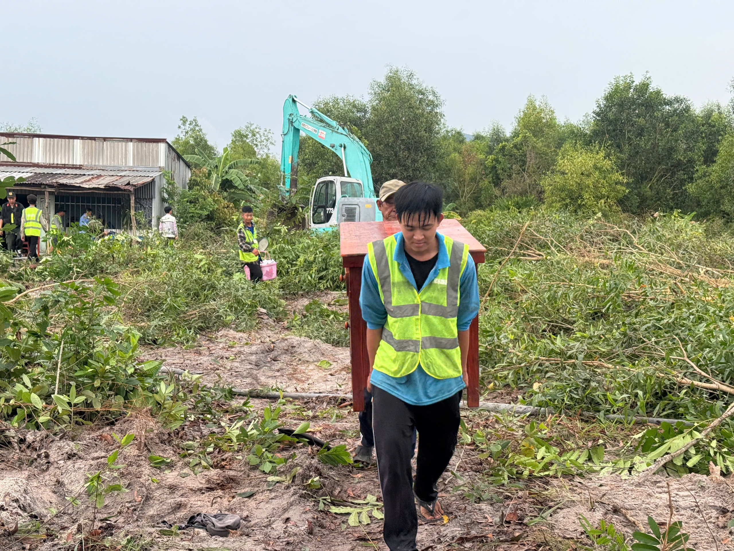 Cưỡng chế &ldquo;biệt phủ&rdquo; từng g&acirc;y bức x&uacute;c ở Ph&uacute; Quốc - Ảnh 10.